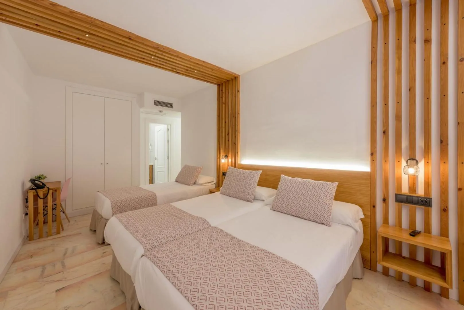 Bed in Hotel Boutique Sibarys - Adults Recommended