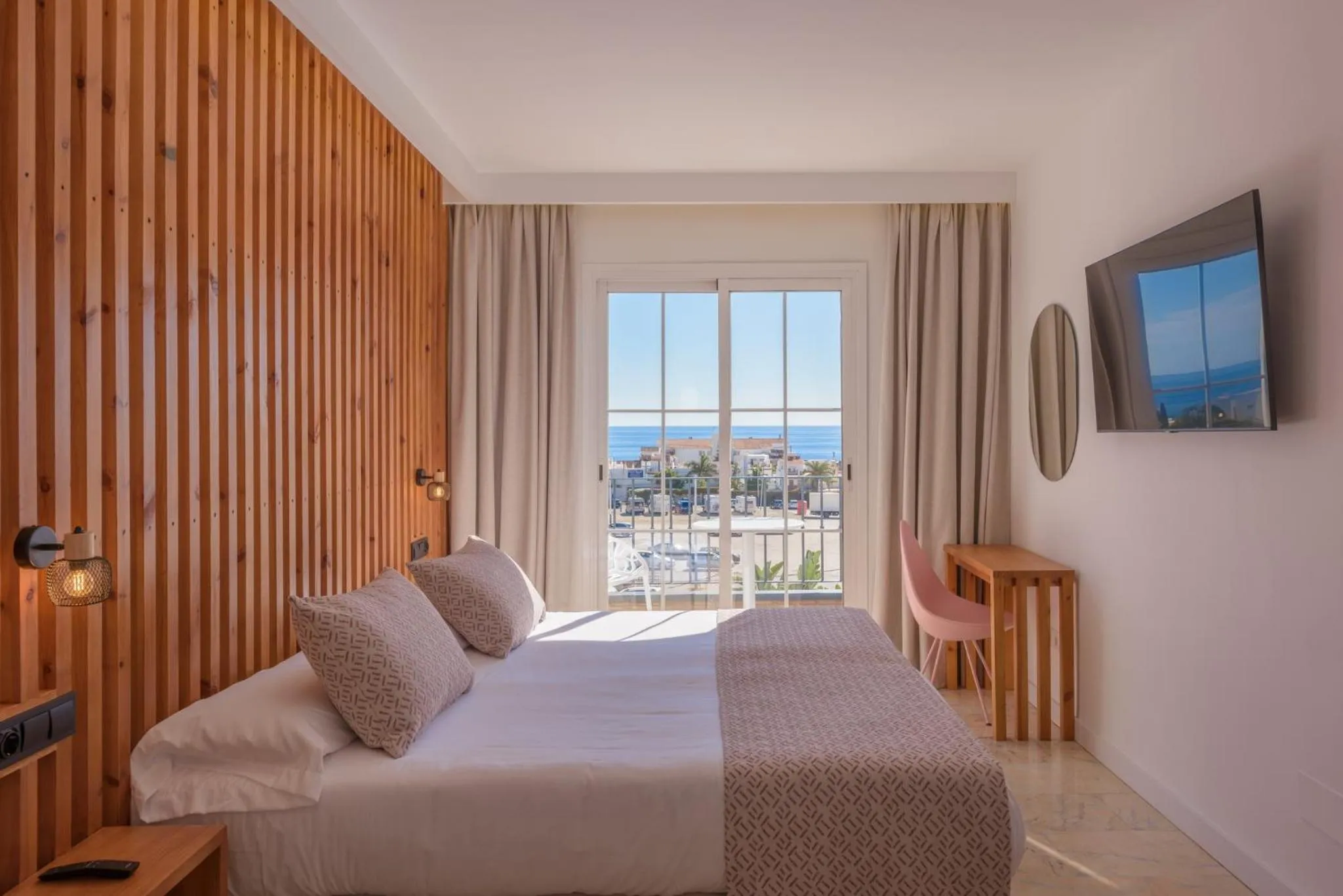 Photo of the whole room, Bed in Hotel Boutique Sibarys - Adults Recommended