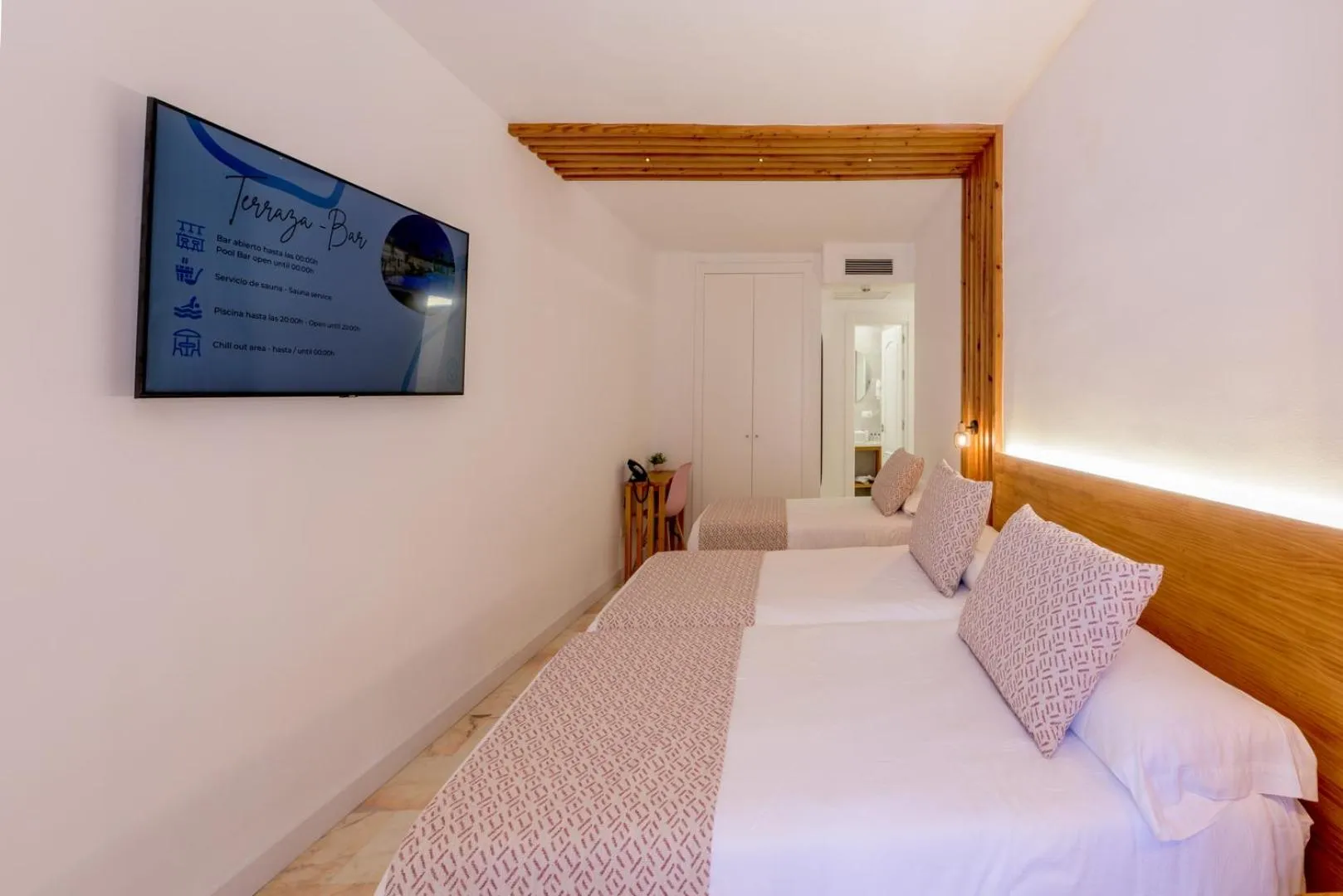 Bed in Hotel Boutique Sibarys - Adults Recommended