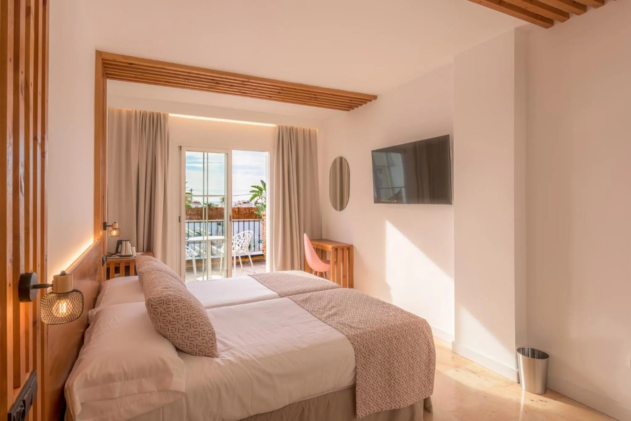 Photo of the whole room, Bed in Hotel Boutique Sibarys - Adults Recommended