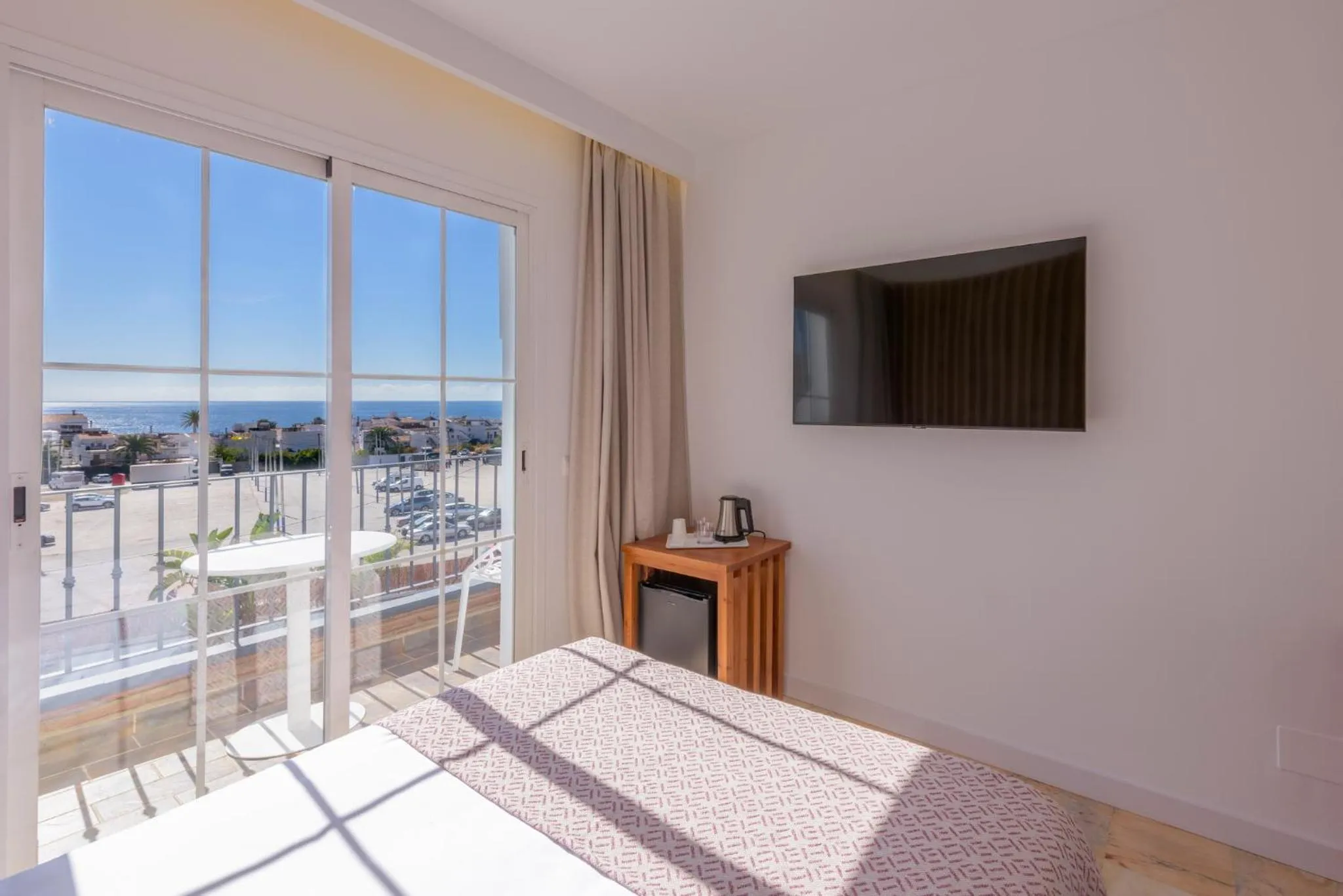 Balcony/Terrace, Bed in Hotel Boutique Sibarys - Adults Recommended