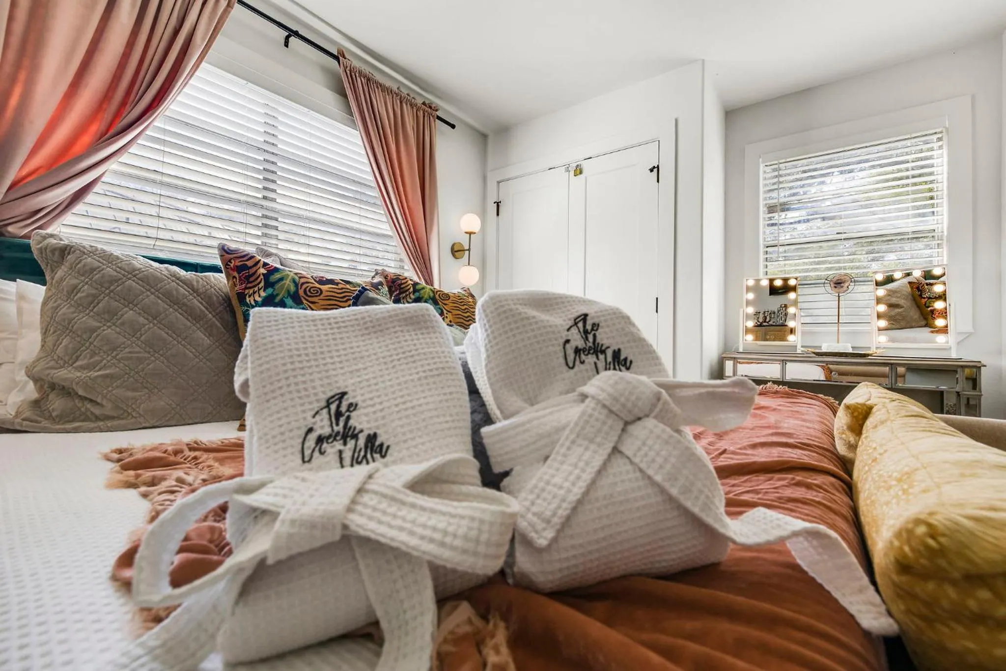 Bed in The Creek Villa Heated Pool & Spa and Boat Slip