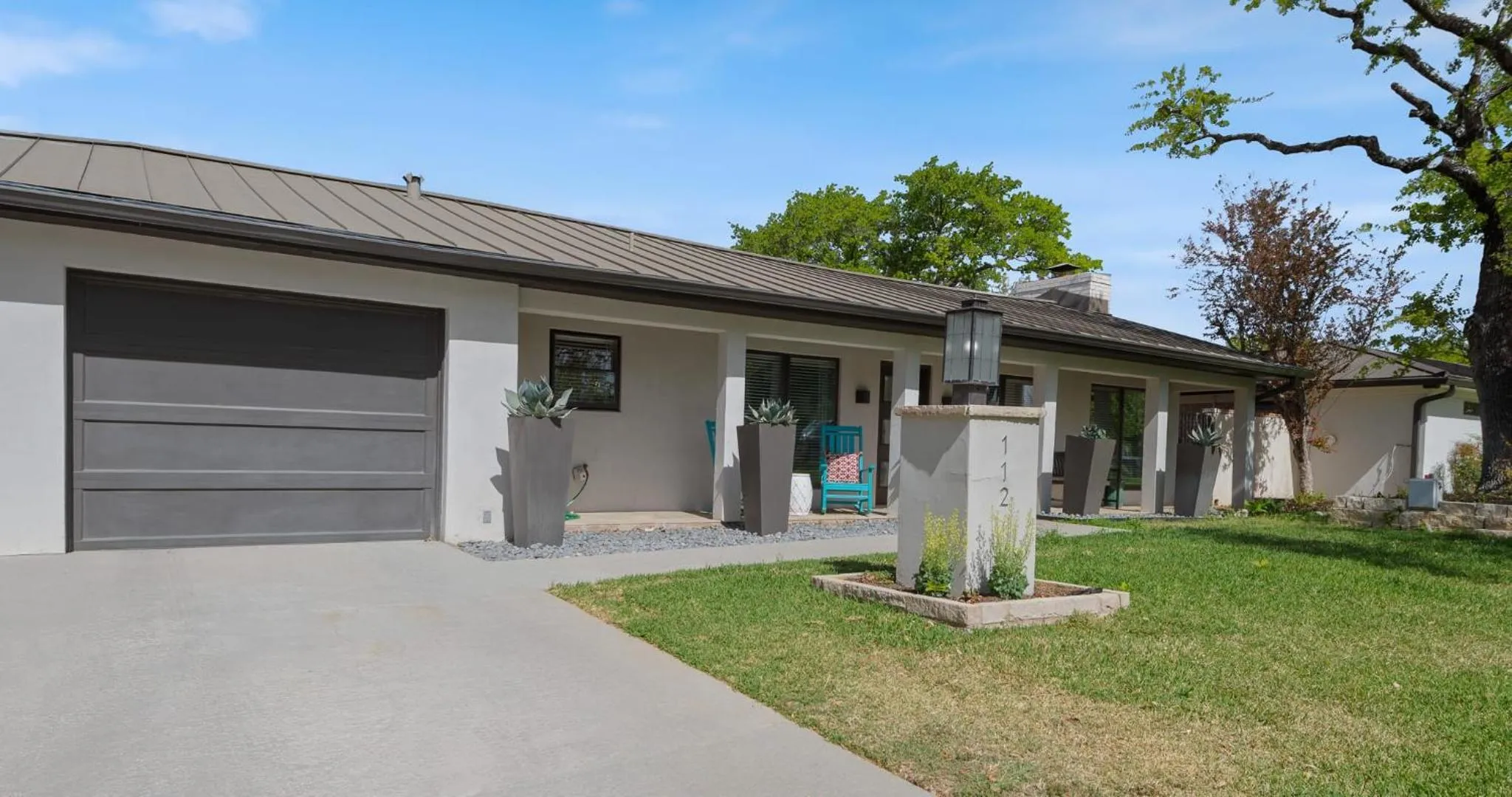 Stylish 3BR House with Swimming Pool and Walking to HSB Resort