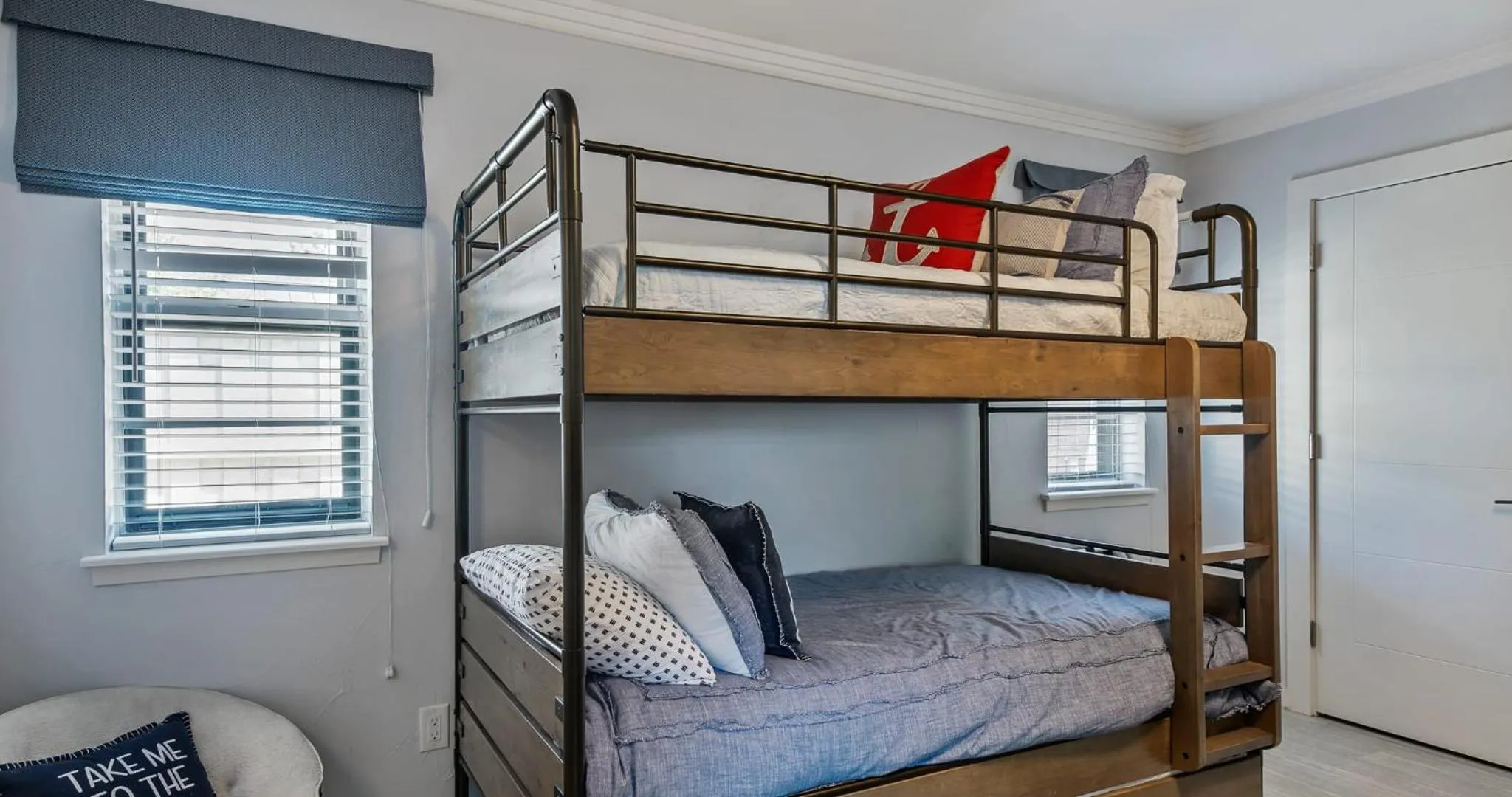 Bed in Stylish 3BR House with Swimming Pool and Walking to HSB Resort