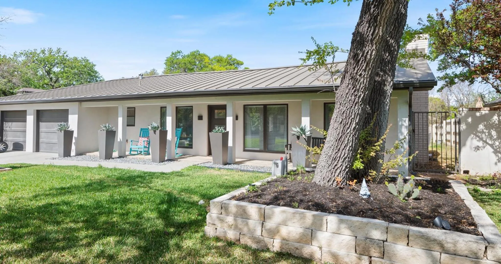 Stylish 3BR House with Swimming Pool and Walking to HSB Resort