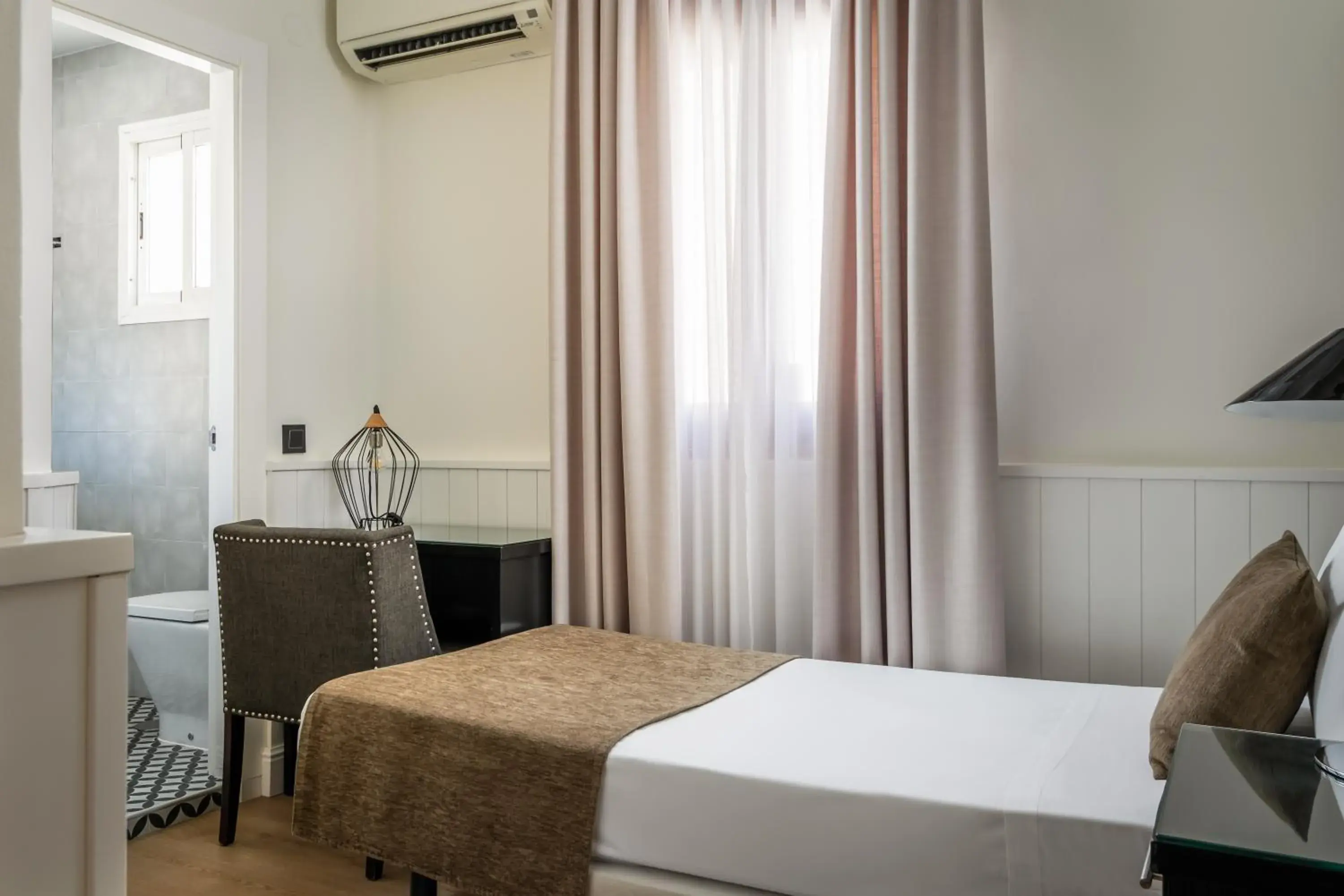 Single Room in BYPILLOW California Single Room in BYPILLOW California