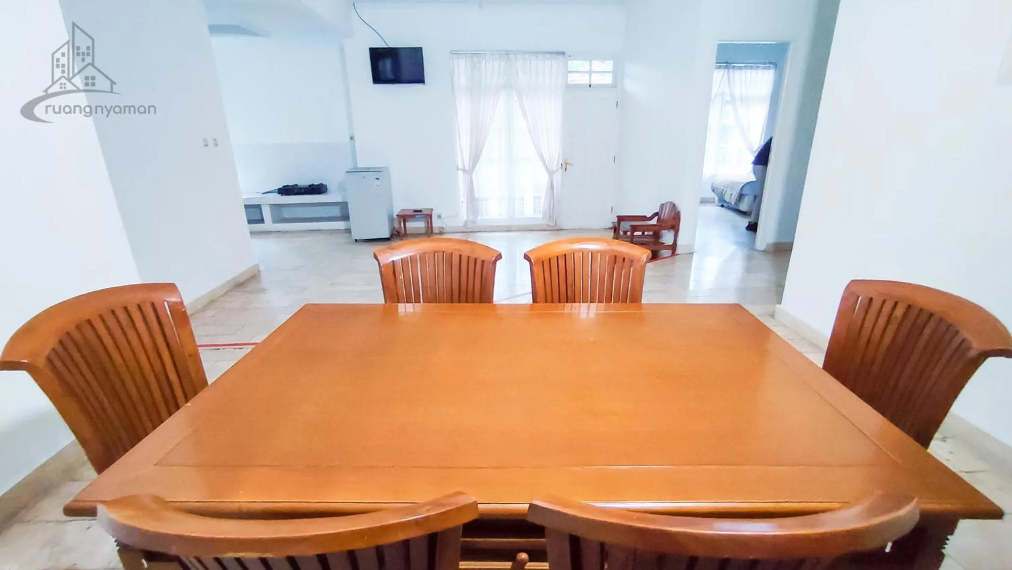 Living room in Sukanagalih Resort by Ruang Nyaman