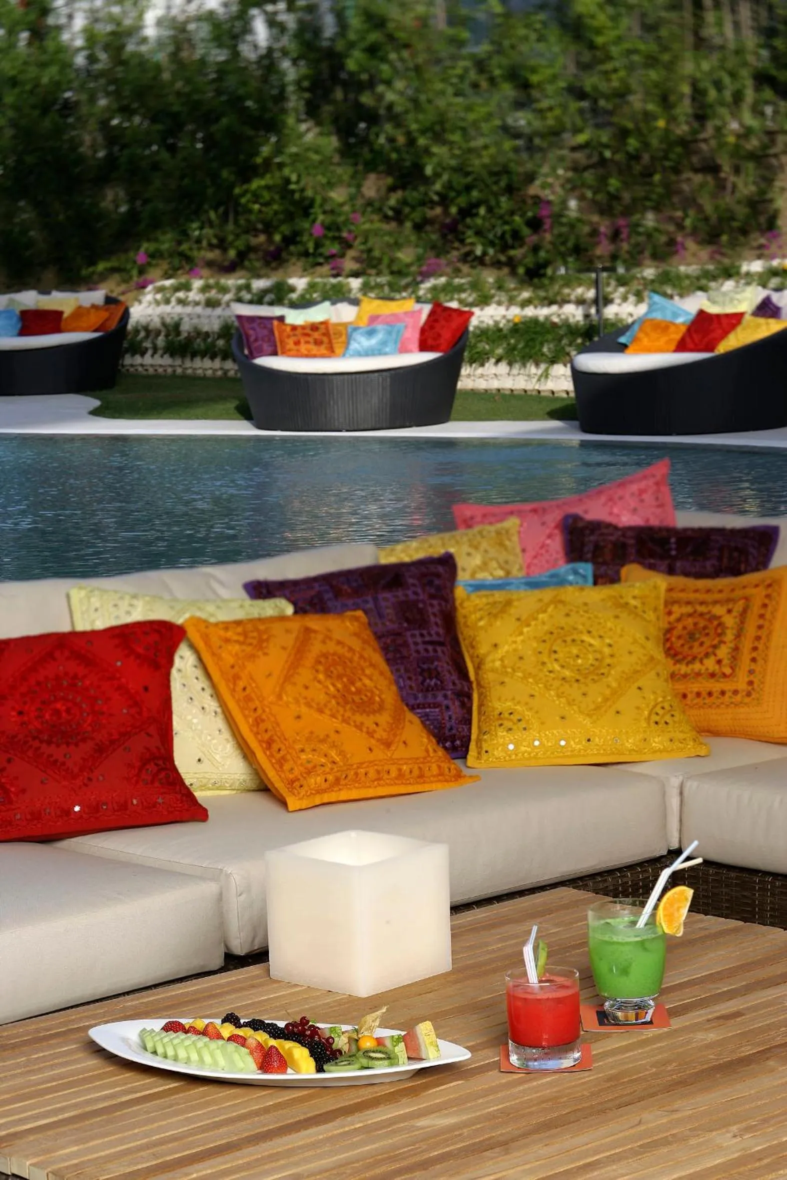 Swimming pool in Senator Banus