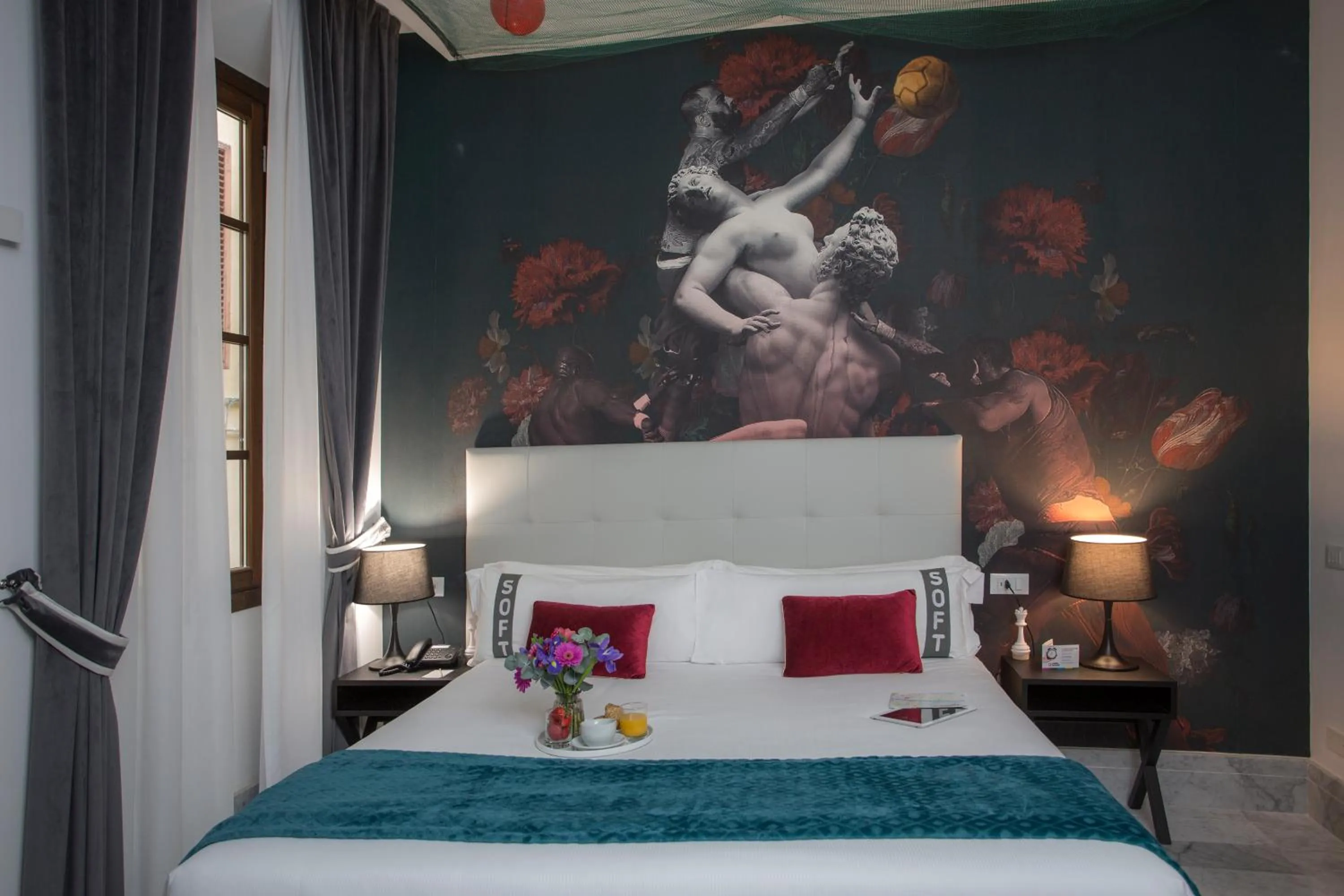 Photo of the whole room, Bed in Casual Rinascimento Firenze