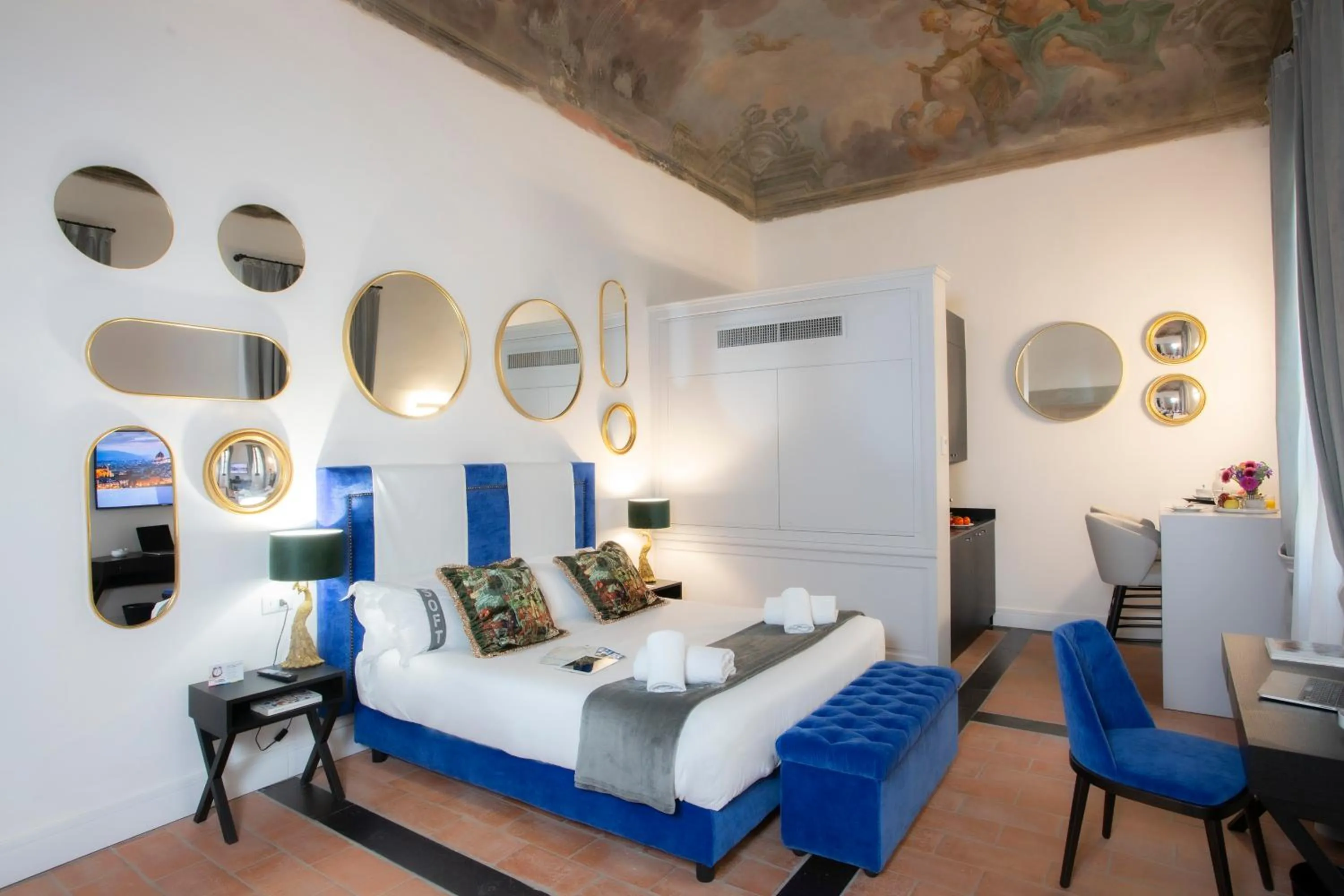 Photo of the whole room, Bed in Casual Rinascimento Firenze