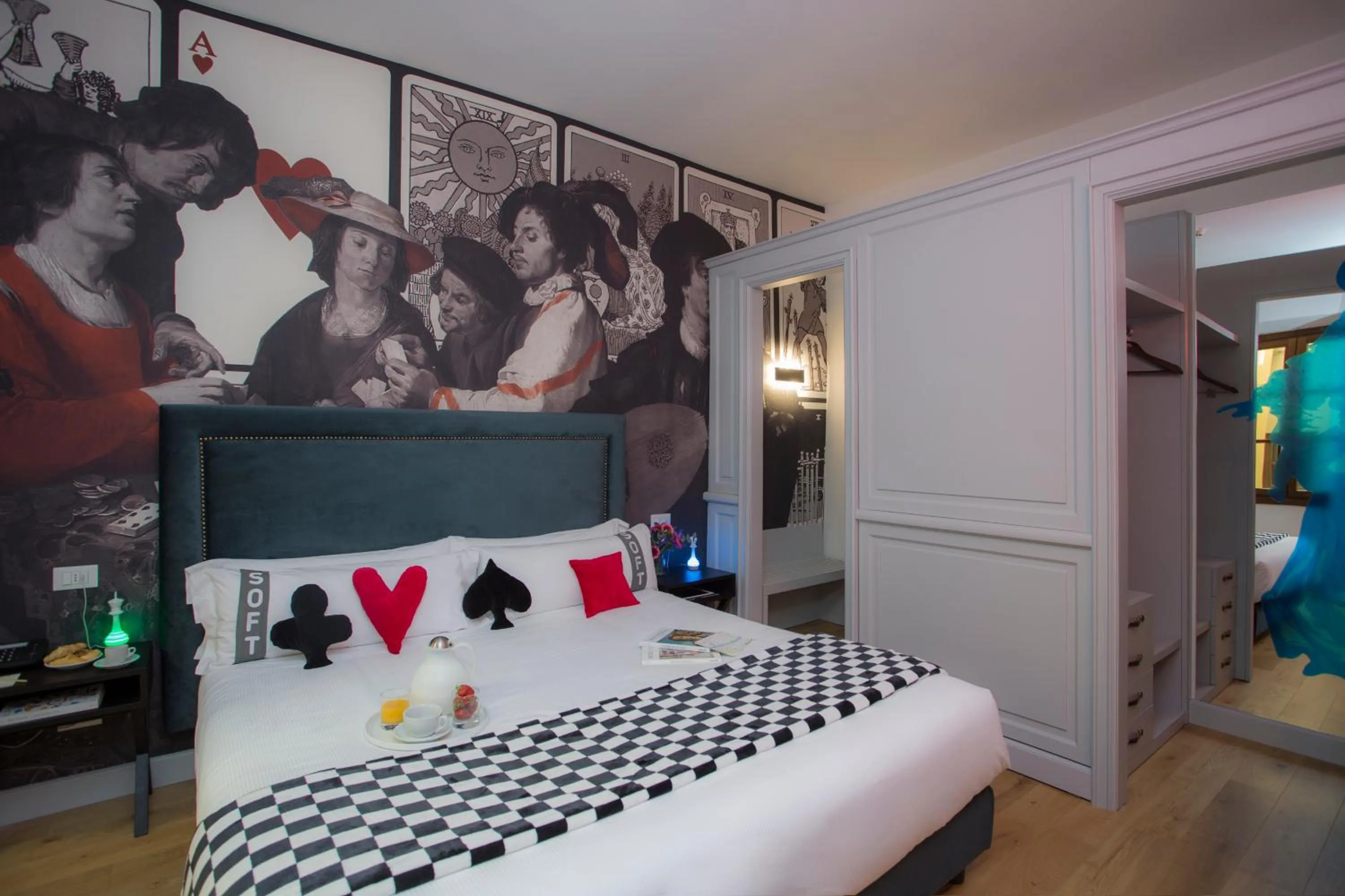 Photo of the whole room, Bed in Casual Rinascimento Firenze