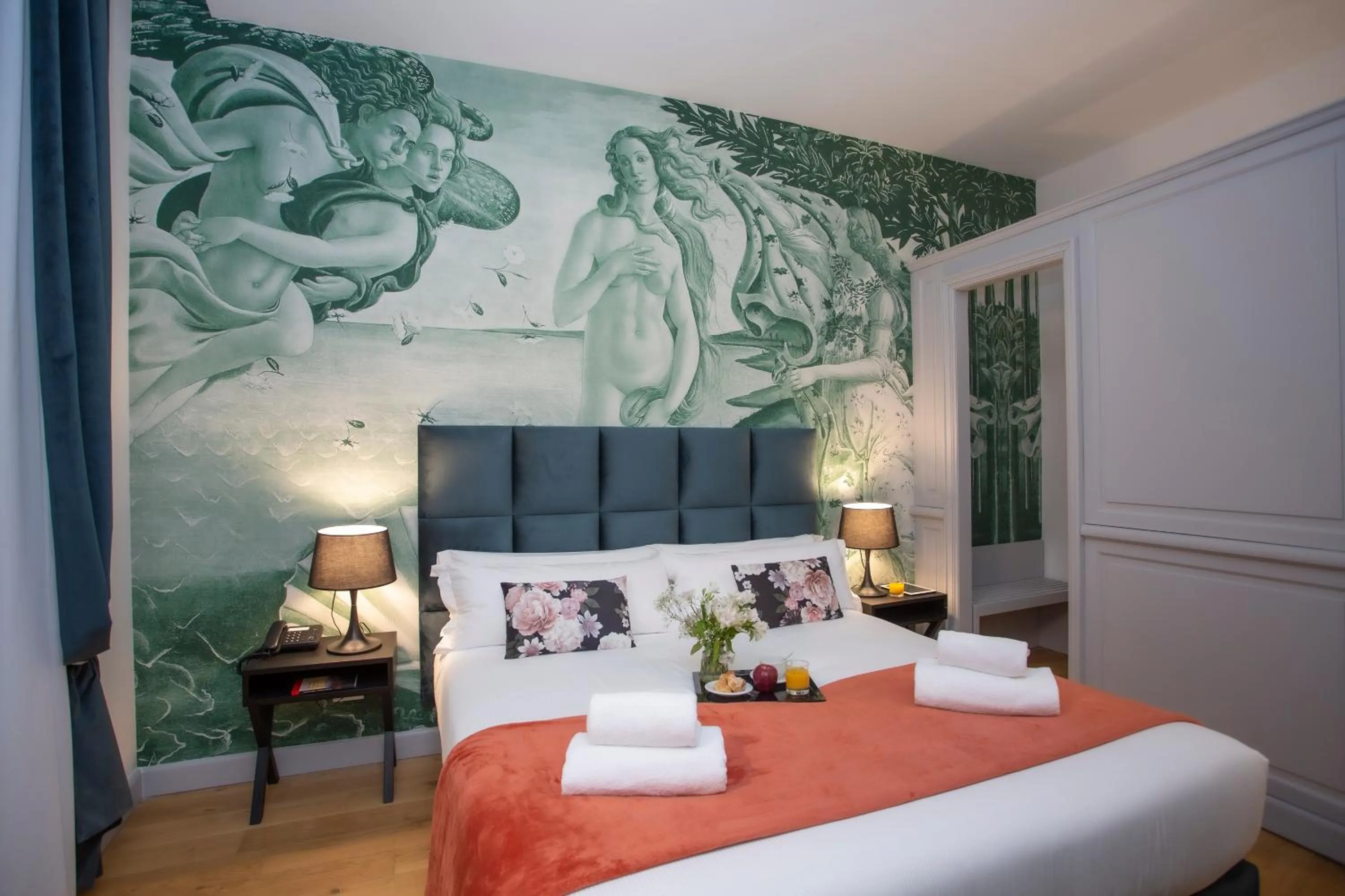 Photo of the whole room, Bed in Casual Rinascimento Firenze