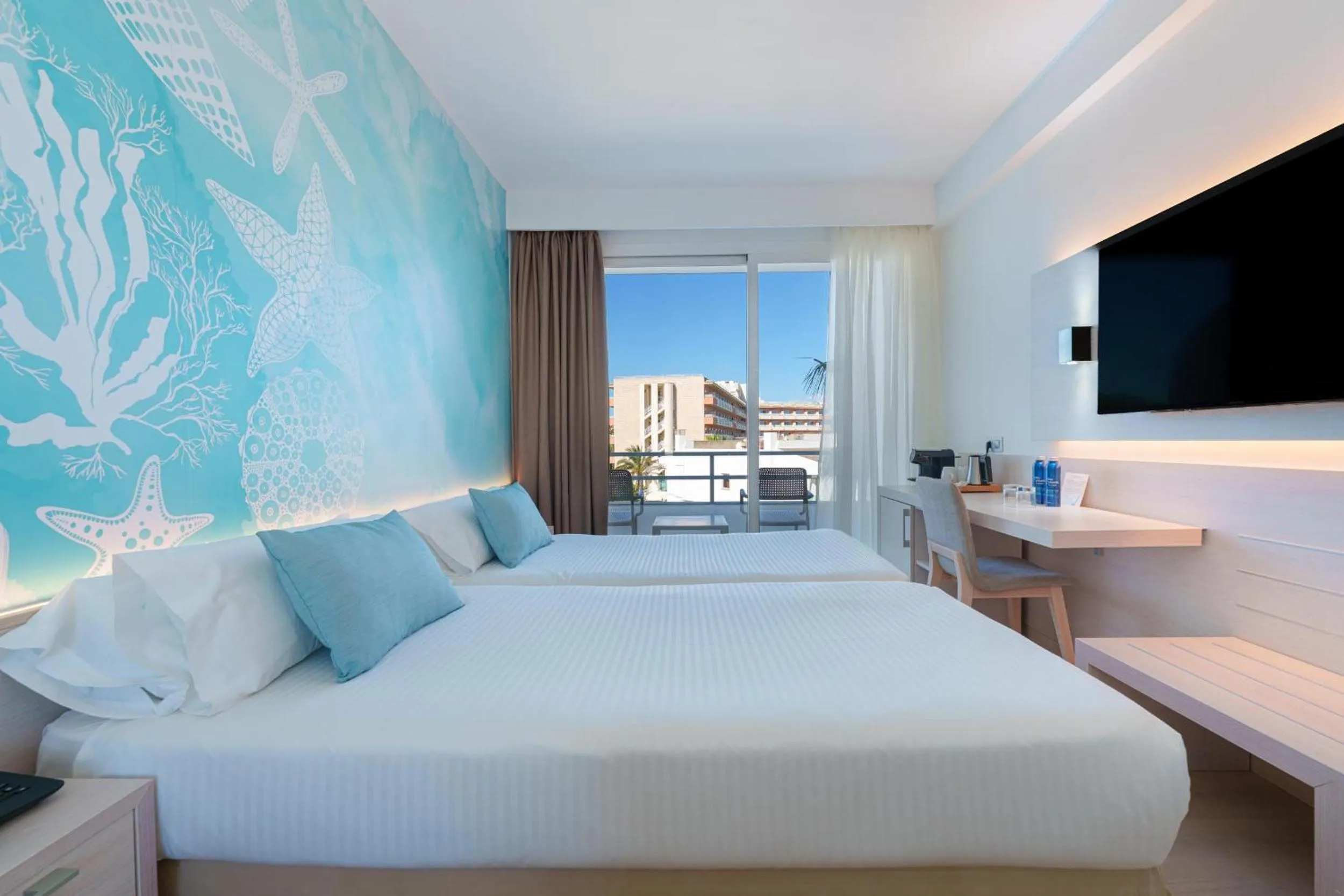 Bed in Caprice Concord Hotel & Spa