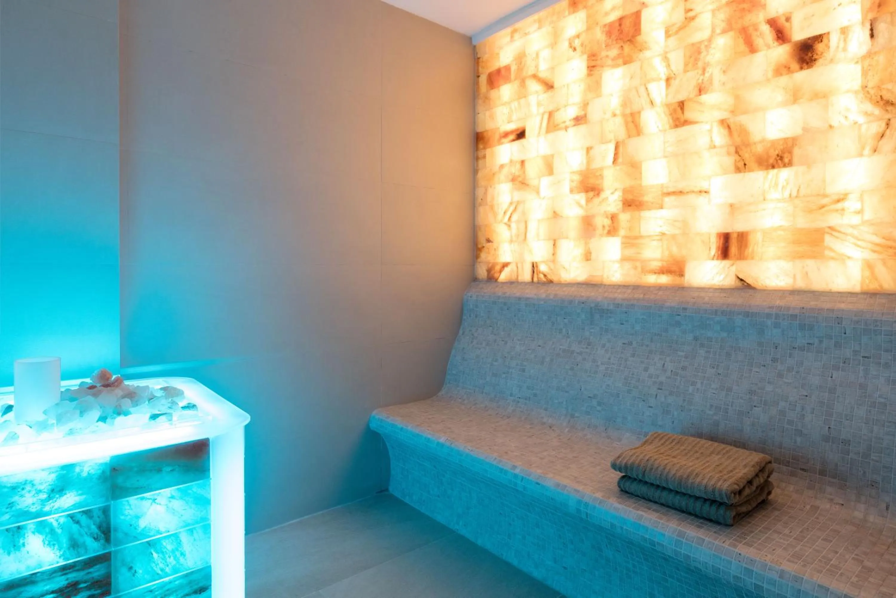 Spa and wellness centre/facilities in Bordoy Alcudia Port Suites - Adults Only