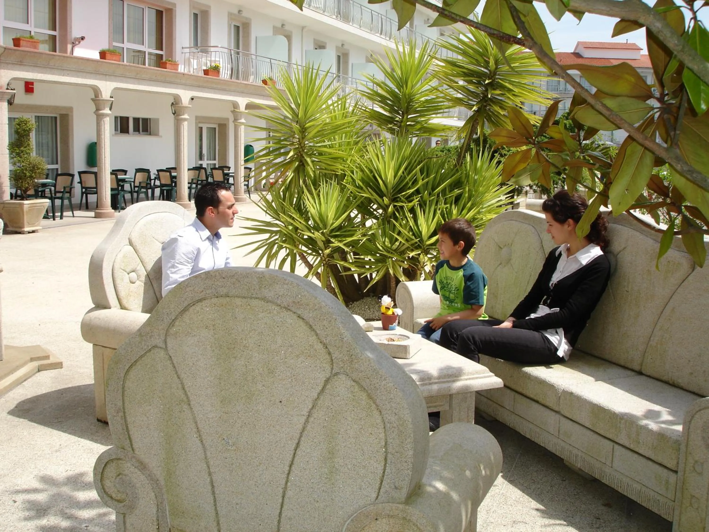 Patio in Hotel Nuevo Vichona Spa 3 estrellas Superior