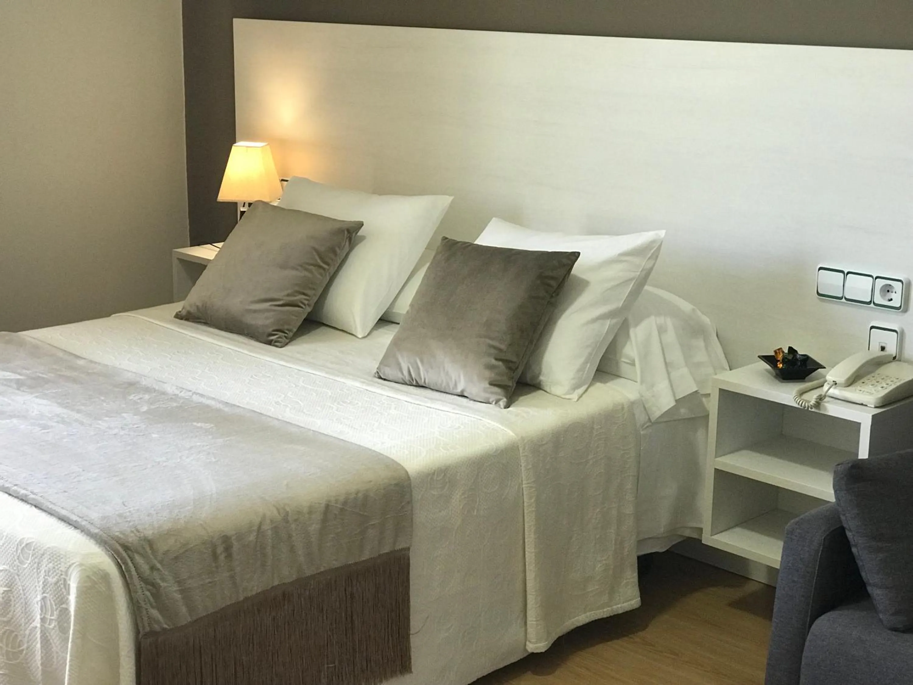 Bedroom, Bed in Hotel Nuevo Vichona Spa 3 estrellas Superior