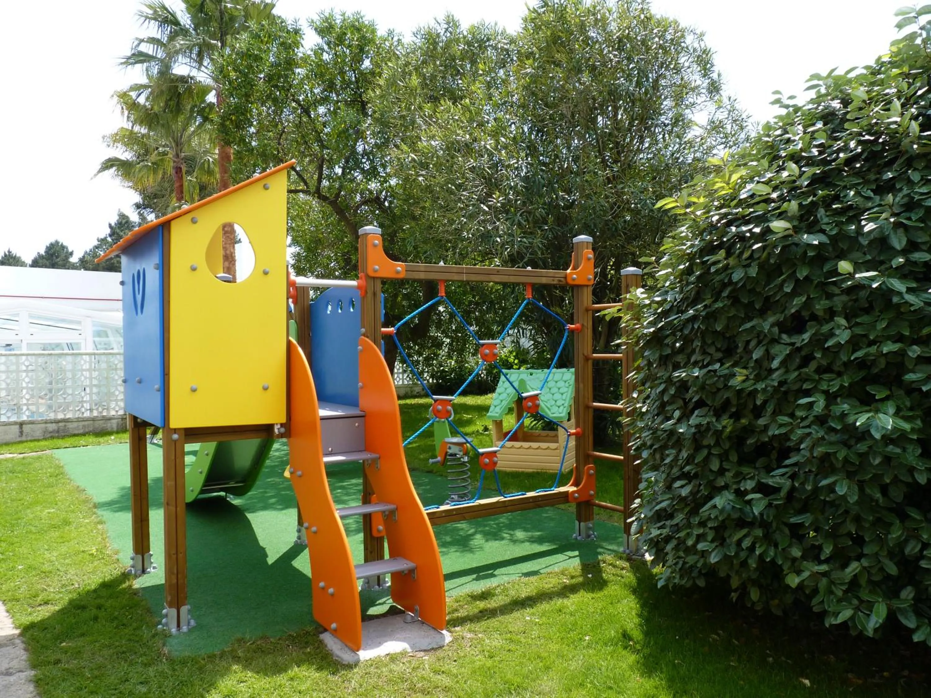 Children play ground in Hotel Nuevo Vichona Spa 3 estrellas Superior