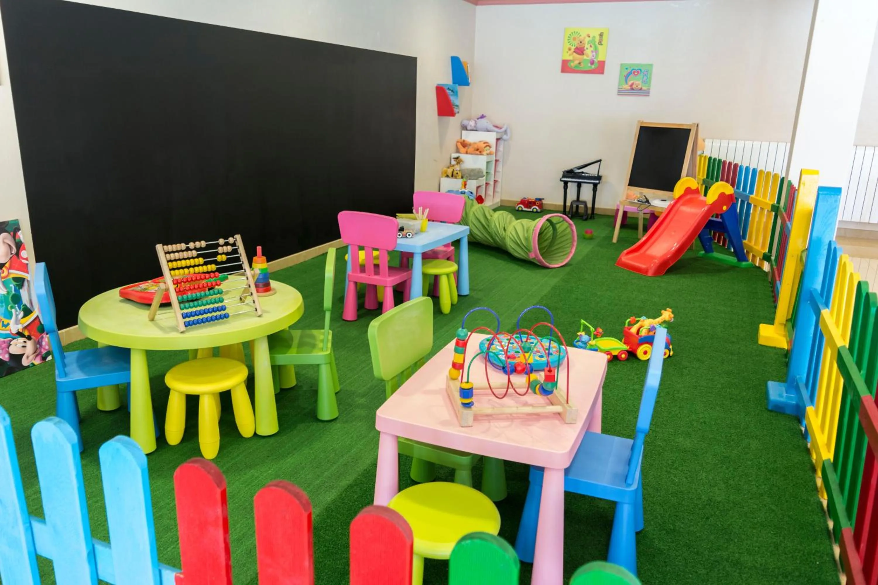 Children play ground in Hotel Nuevo Vichona Spa 3 estrellas Superior