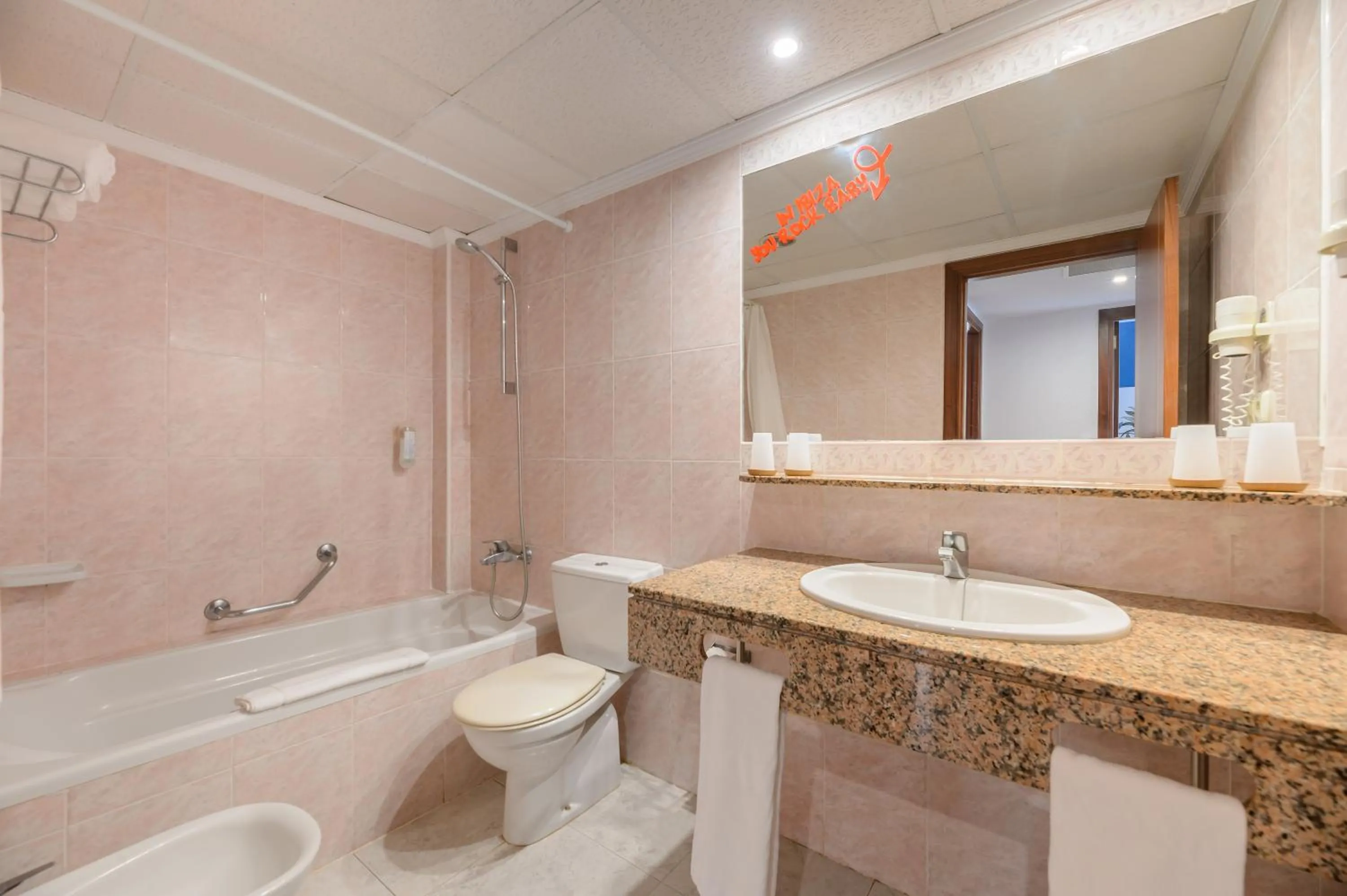 Bathroom in Apartamentos Vibra Jabeque Soul-3SUP