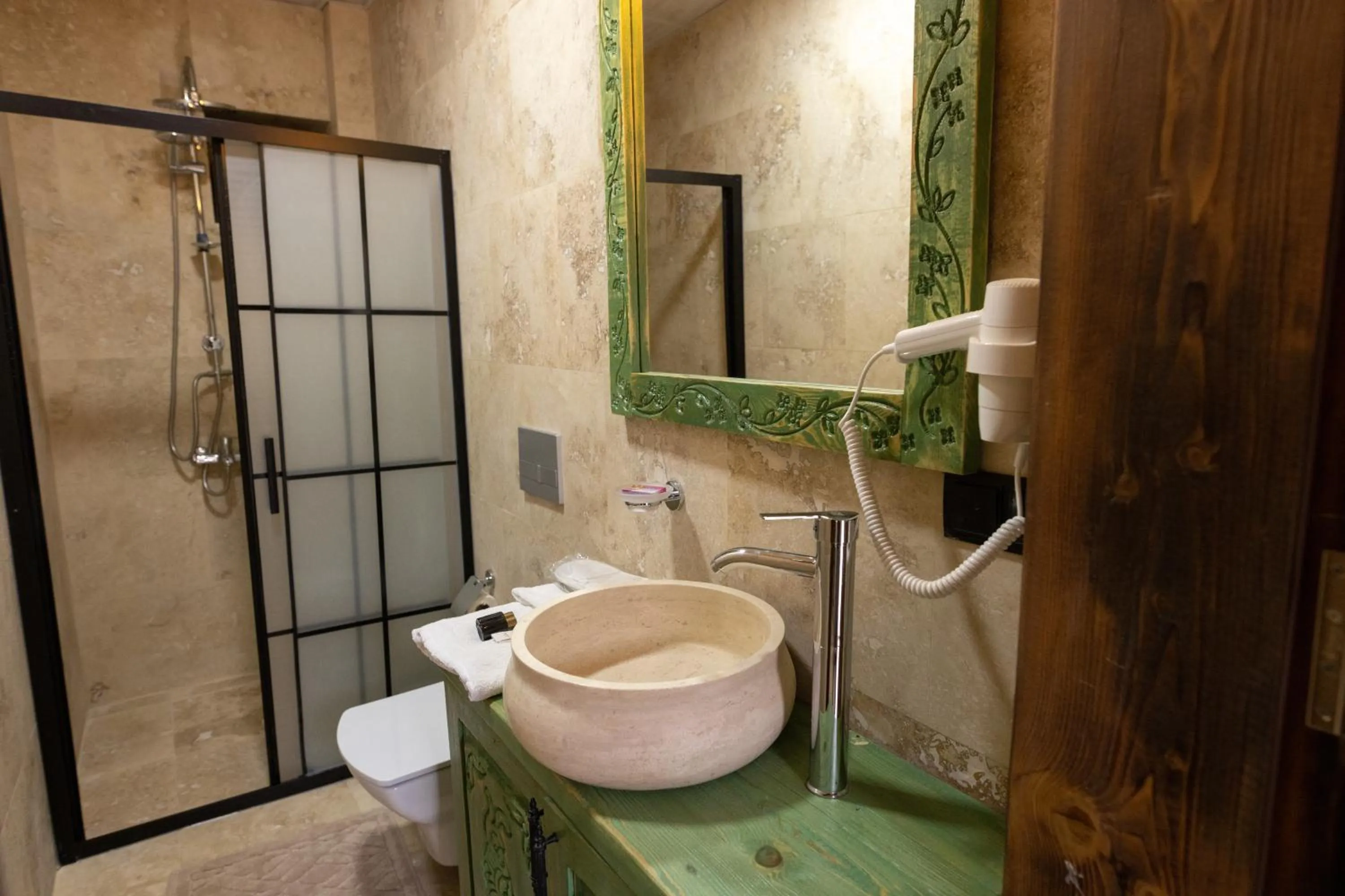 Shower in Gemosa Cappadocia Hotel