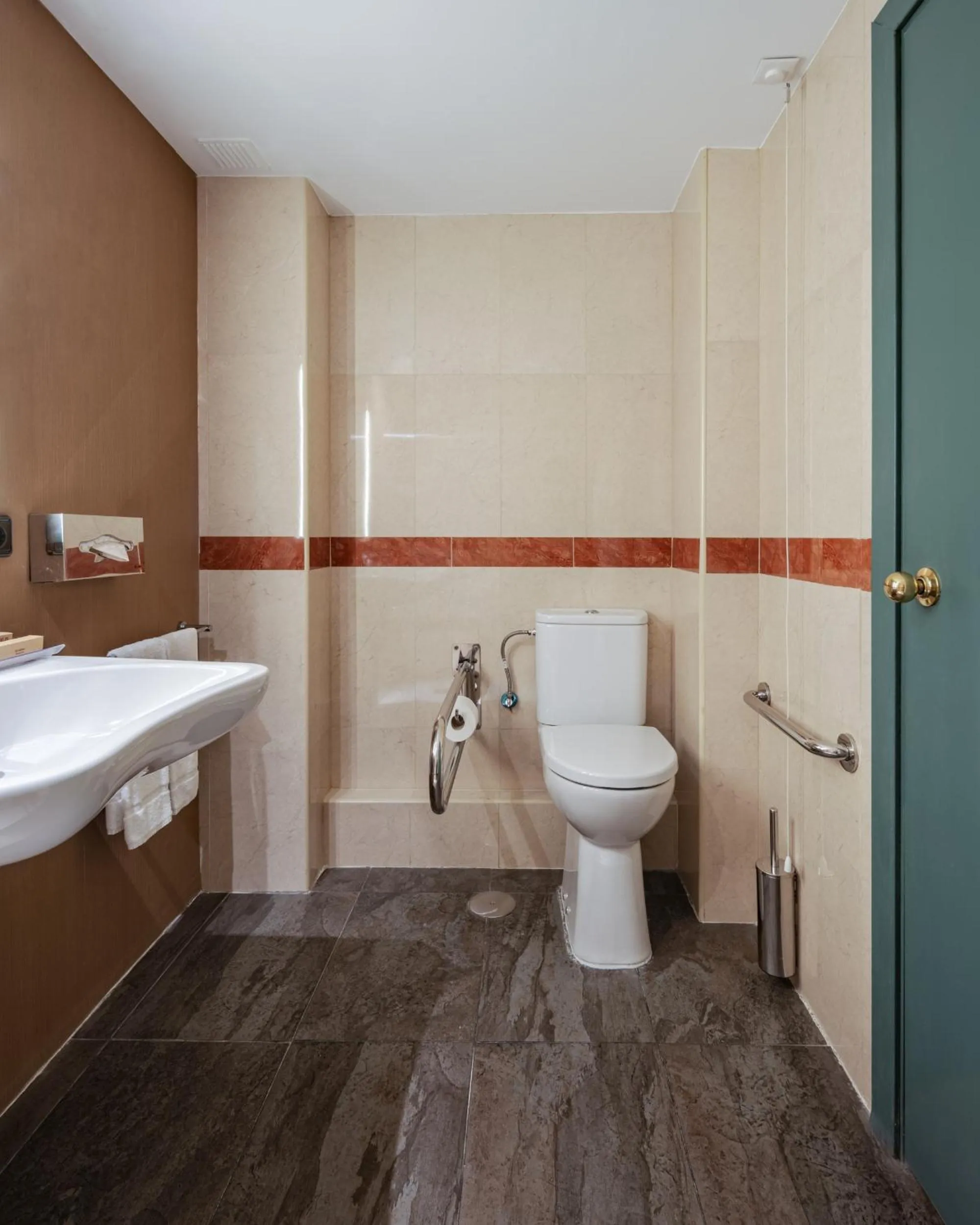 Toilet in Luze Castellana