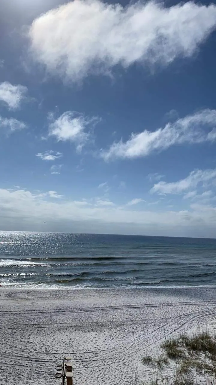 Pink Sunsets at the Palms of Destin Across from Beach, Heated Pool Shuttle & Dining