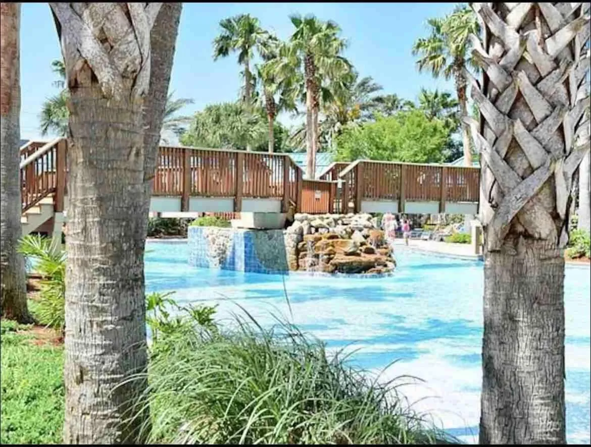 Pink Sunsets at the Palms of Destin Across from Beach, Heated Pool Shuttle & Dining