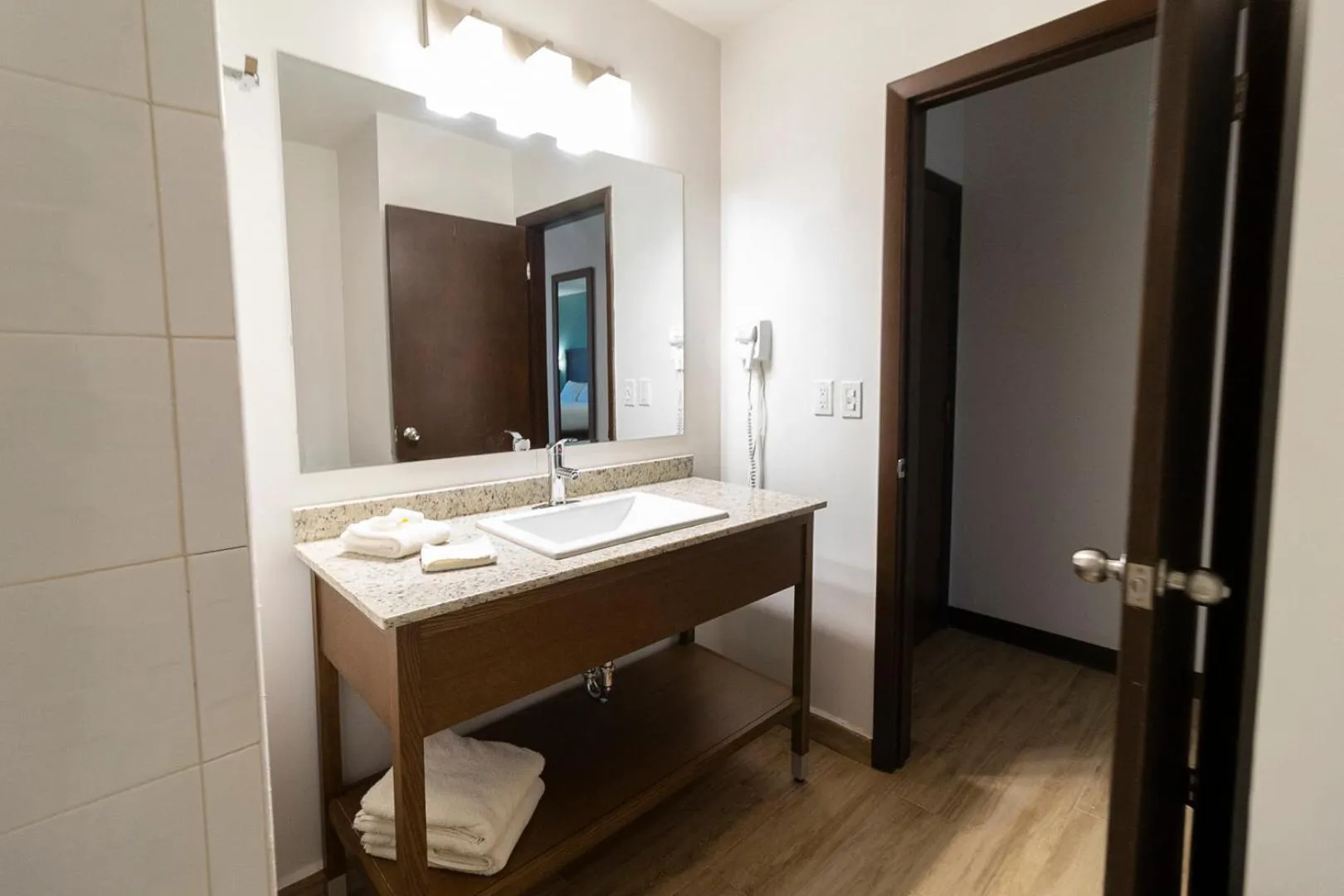 Bathroom, Bed in Comfort Inn Ciudad Juarez