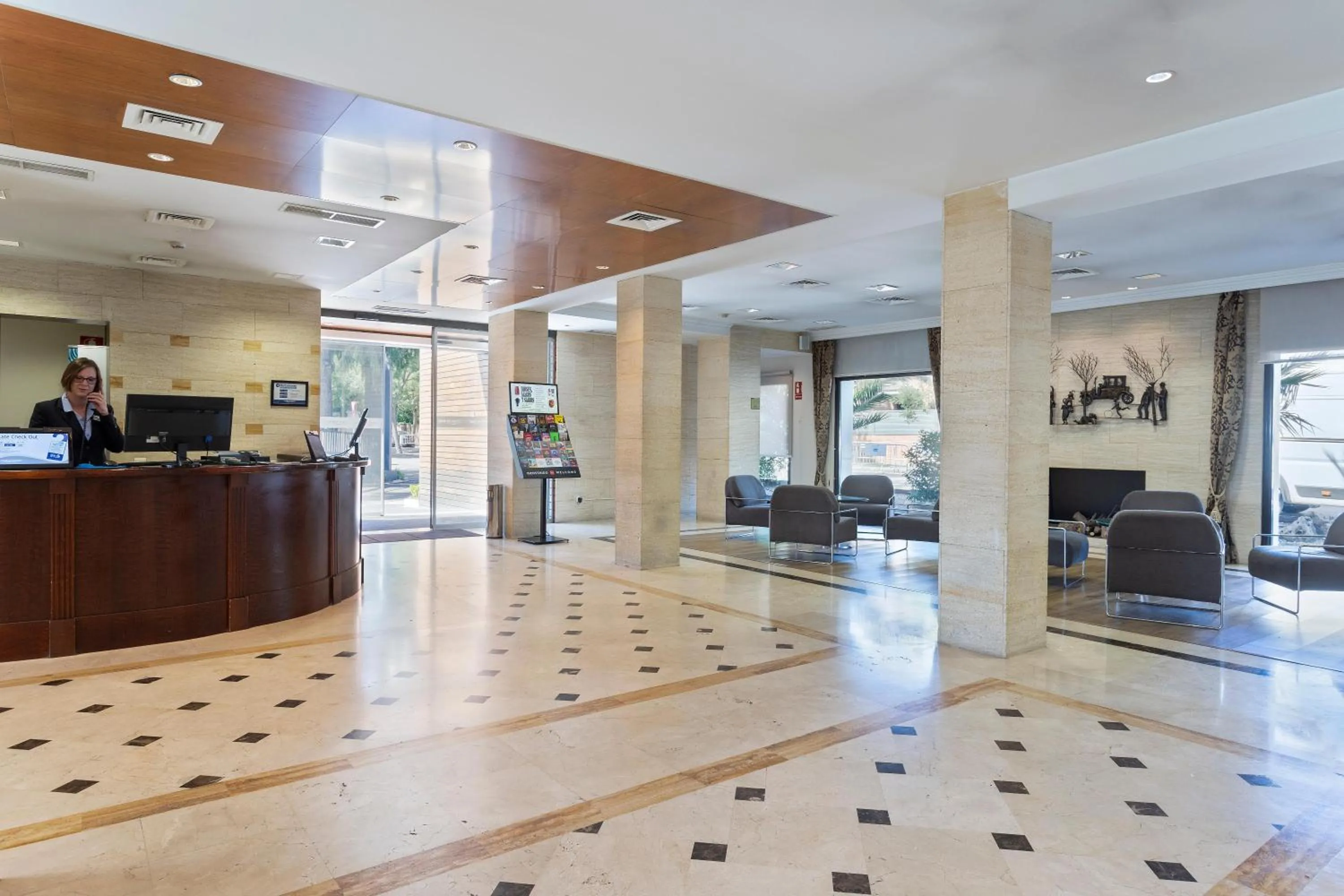Lobby or reception in Hotel Best Osuna