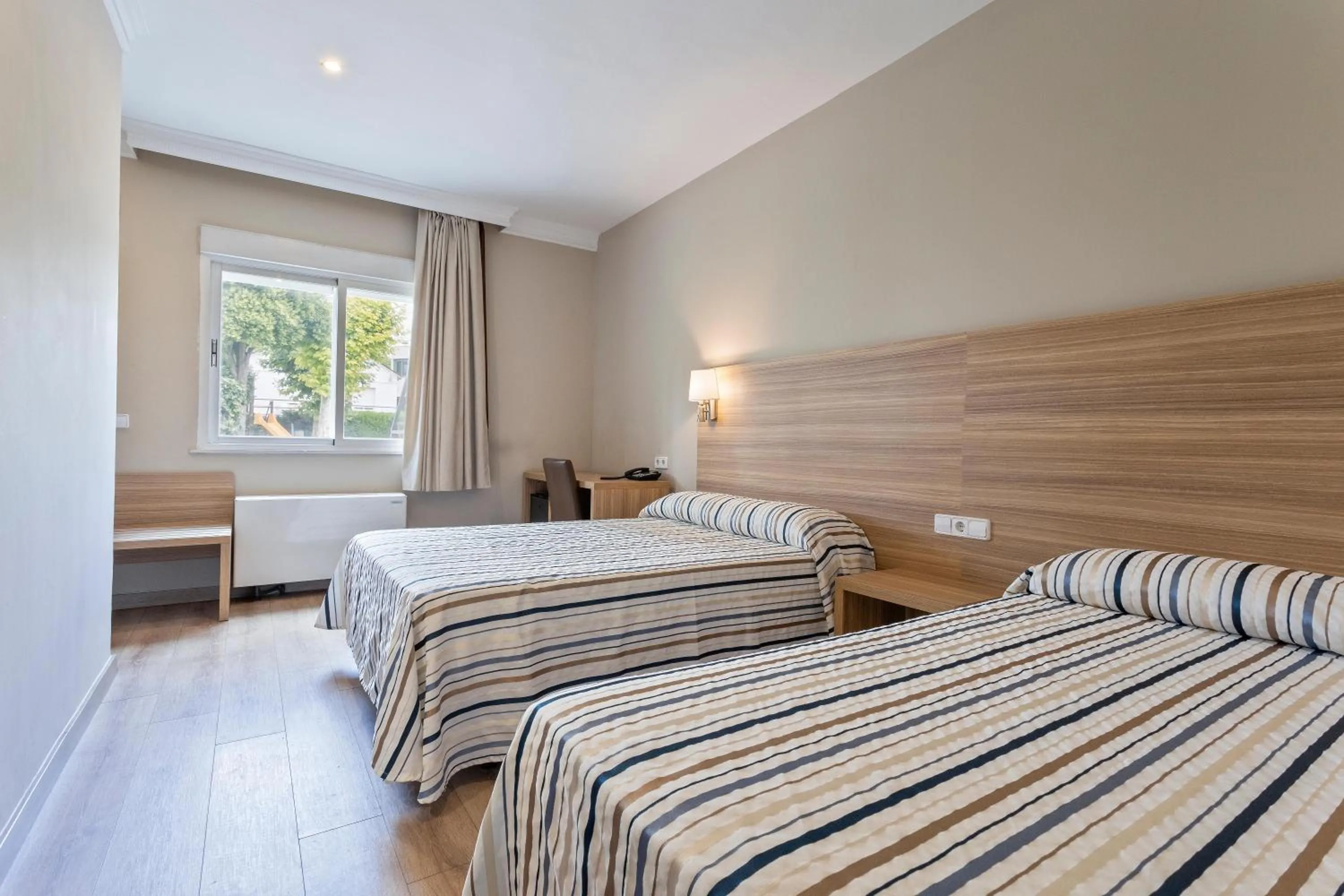 Photo of the whole room, Bed in Hotel Best Osuna