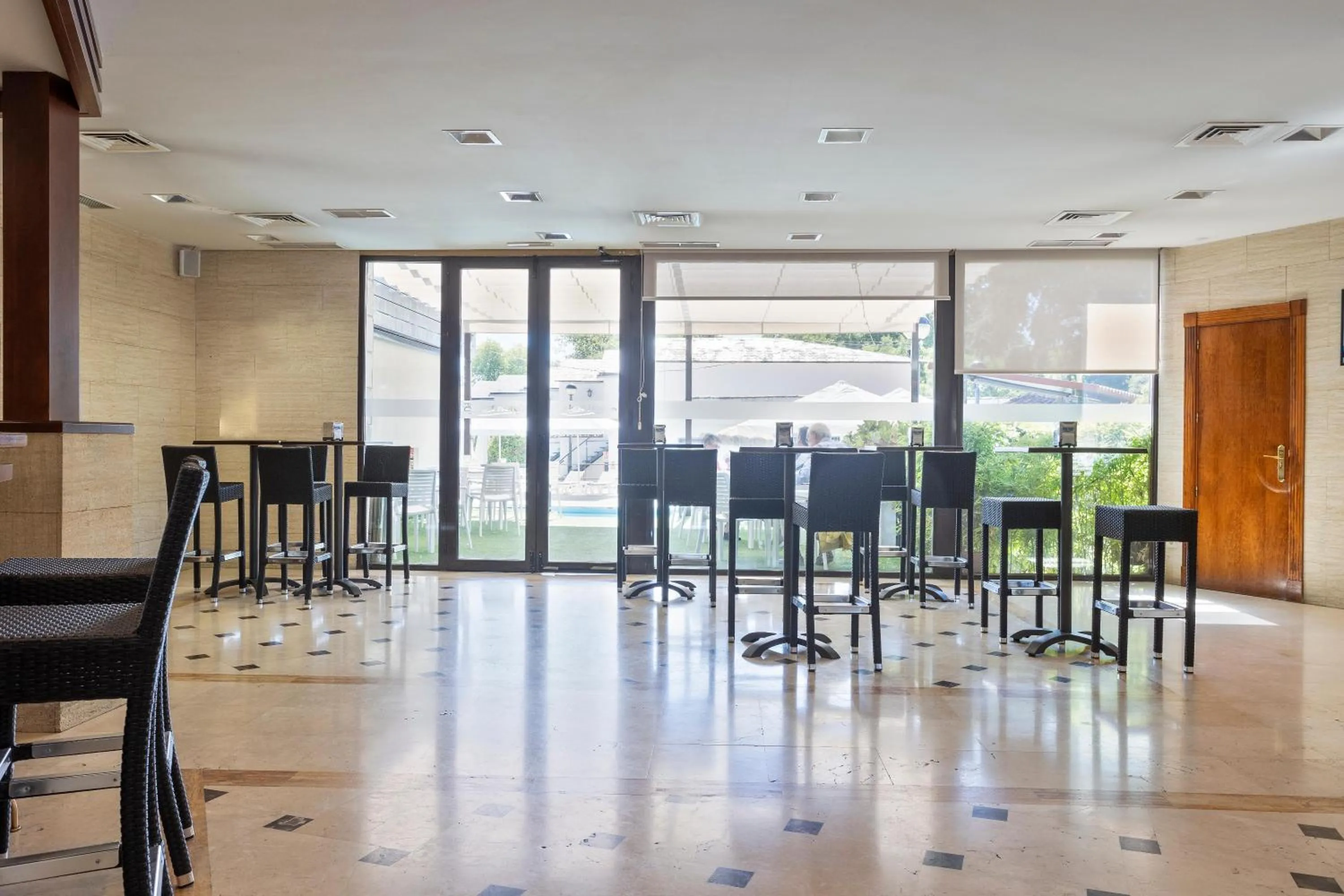 Lounge or bar in Hotel Best Osuna