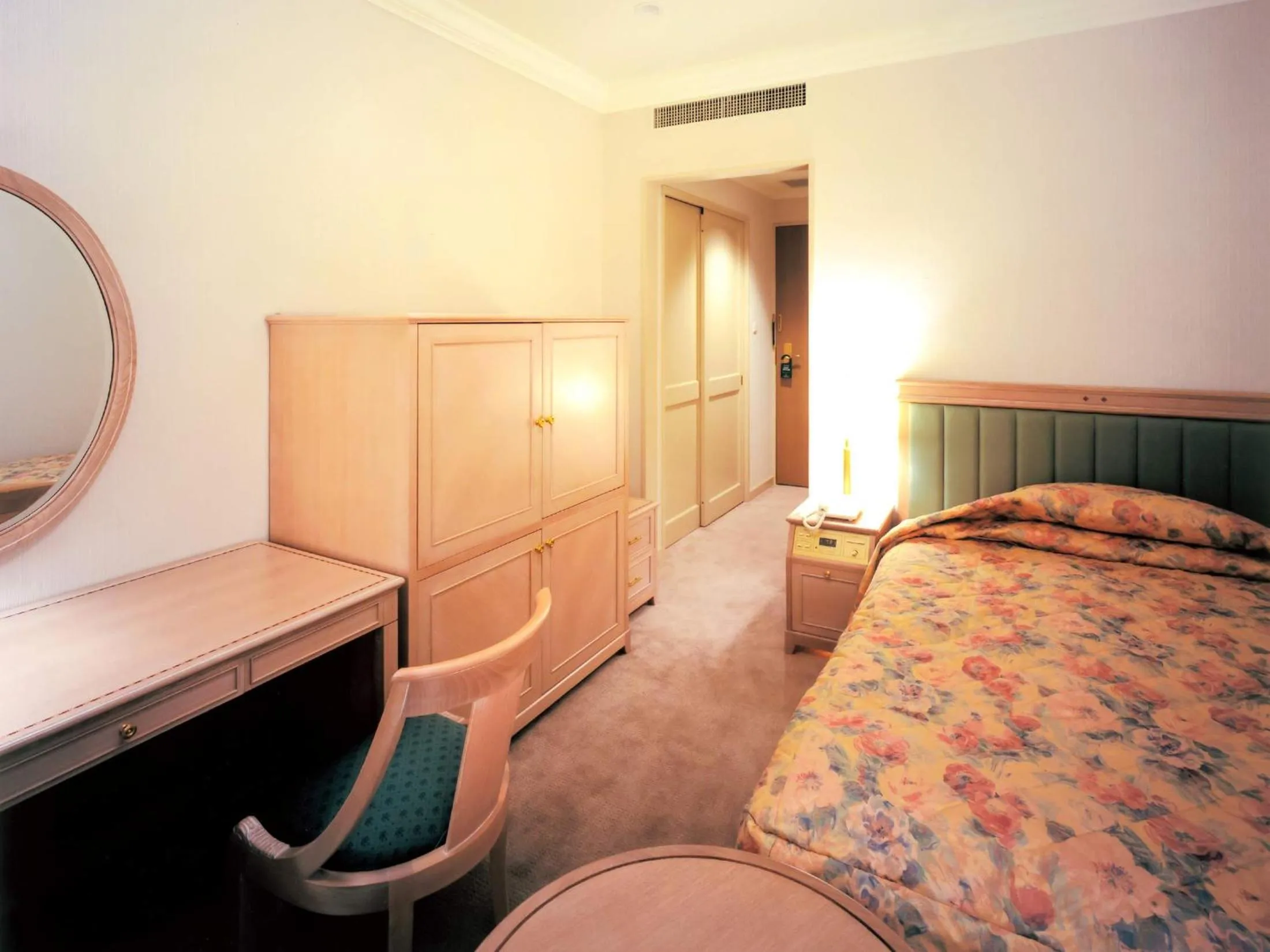 Photo of the whole room, Bed in The Saihokukan Hotel