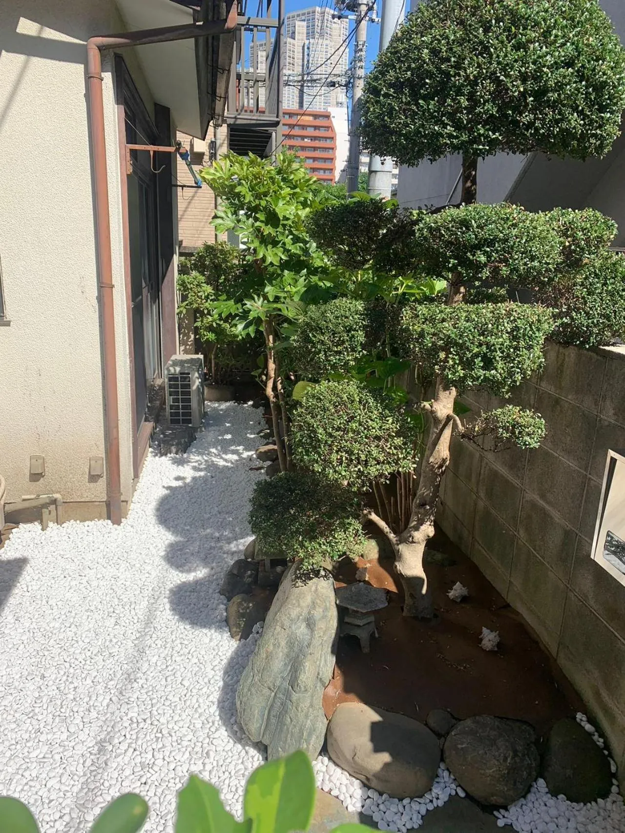 season guest house in nishi shinjuku 100 square meters, 4 bedrooms, 2 living rooms