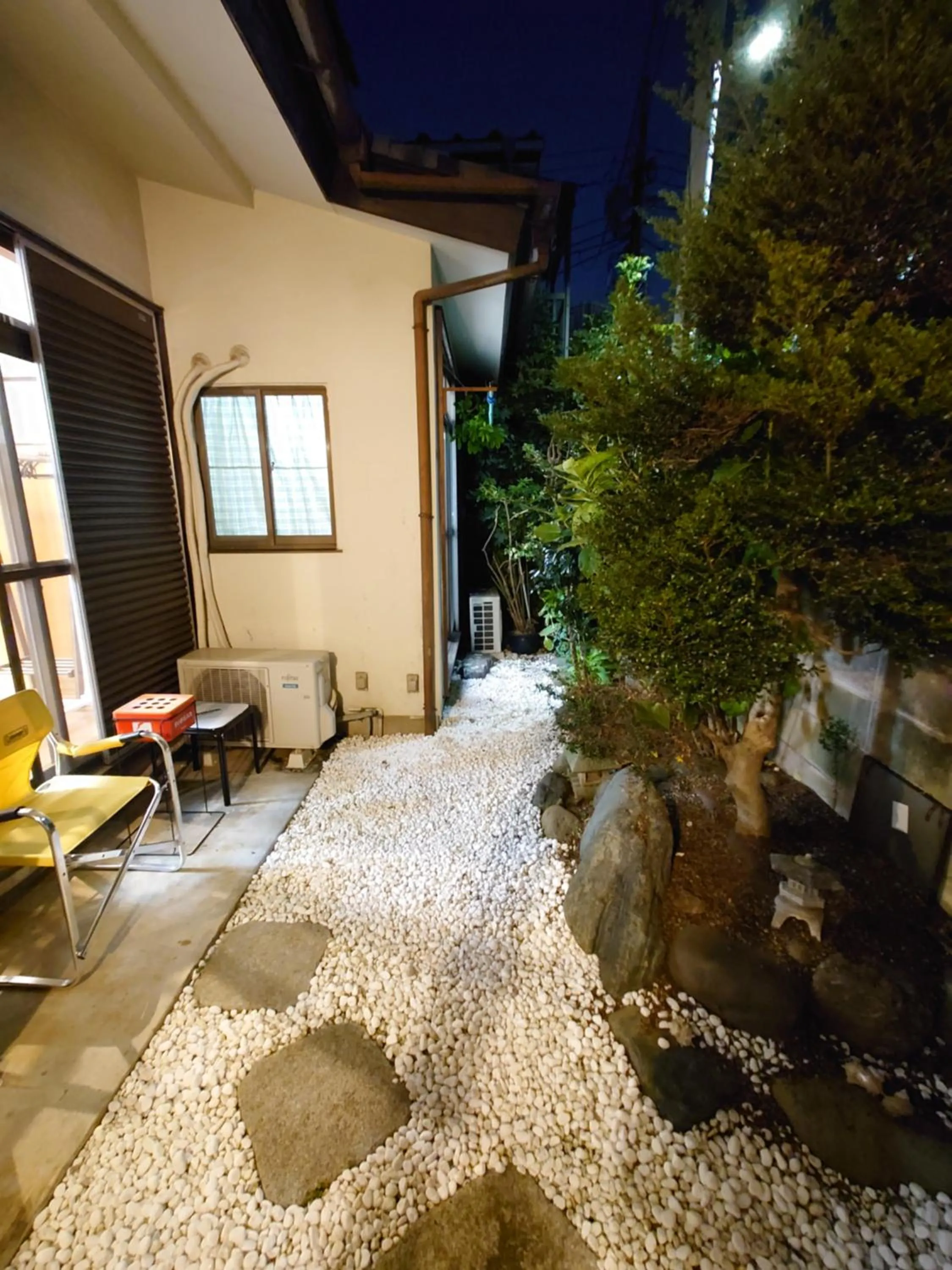 season guest house in nishi shinjuku 100 square meters, 4 bedrooms, 2 living rooms