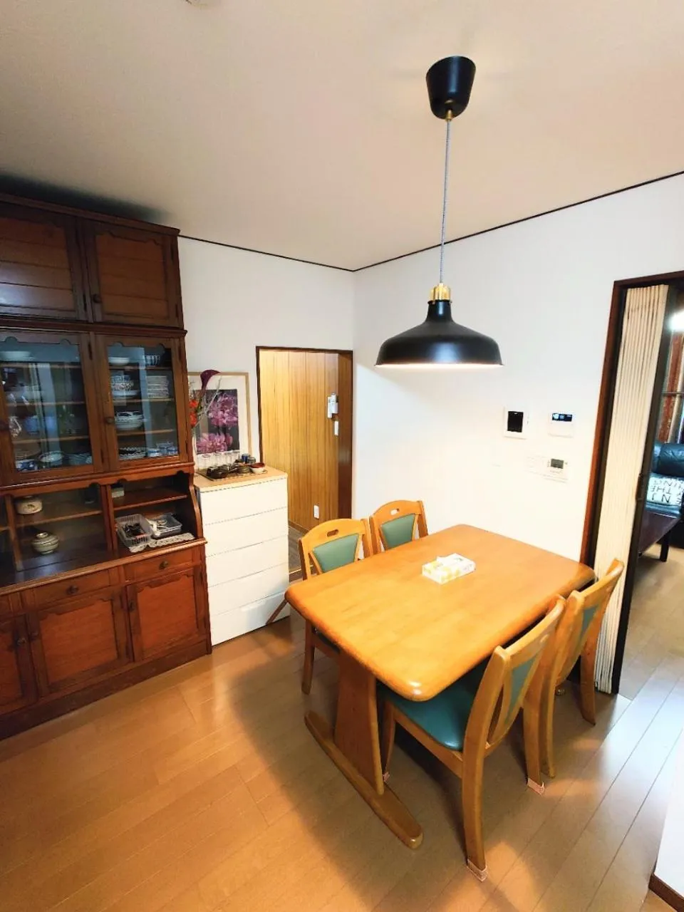 season guest house in nishi shinjuku 100 square meters, 4 bedrooms, 2 living rooms