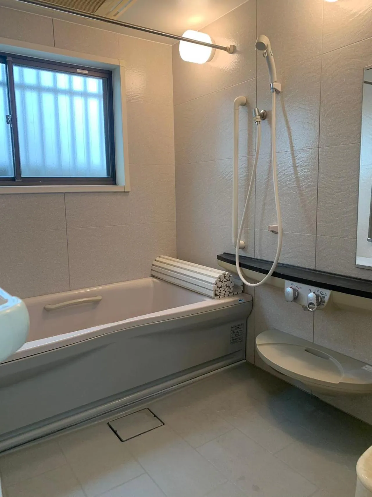 season guest house in nishi shinjuku 100 square meters, 4 bedrooms, 2 living rooms