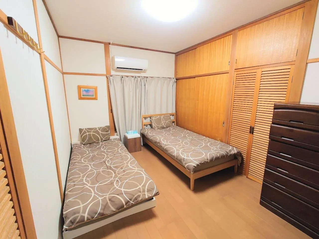 Bed in season guest house in nishi shinjuku 100 square meters, 4 bedrooms, 2 living rooms