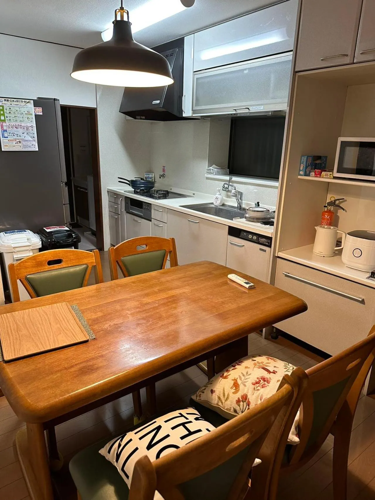 season guest house in nishi shinjuku 100 square meters, 4 bedrooms, 2 living rooms