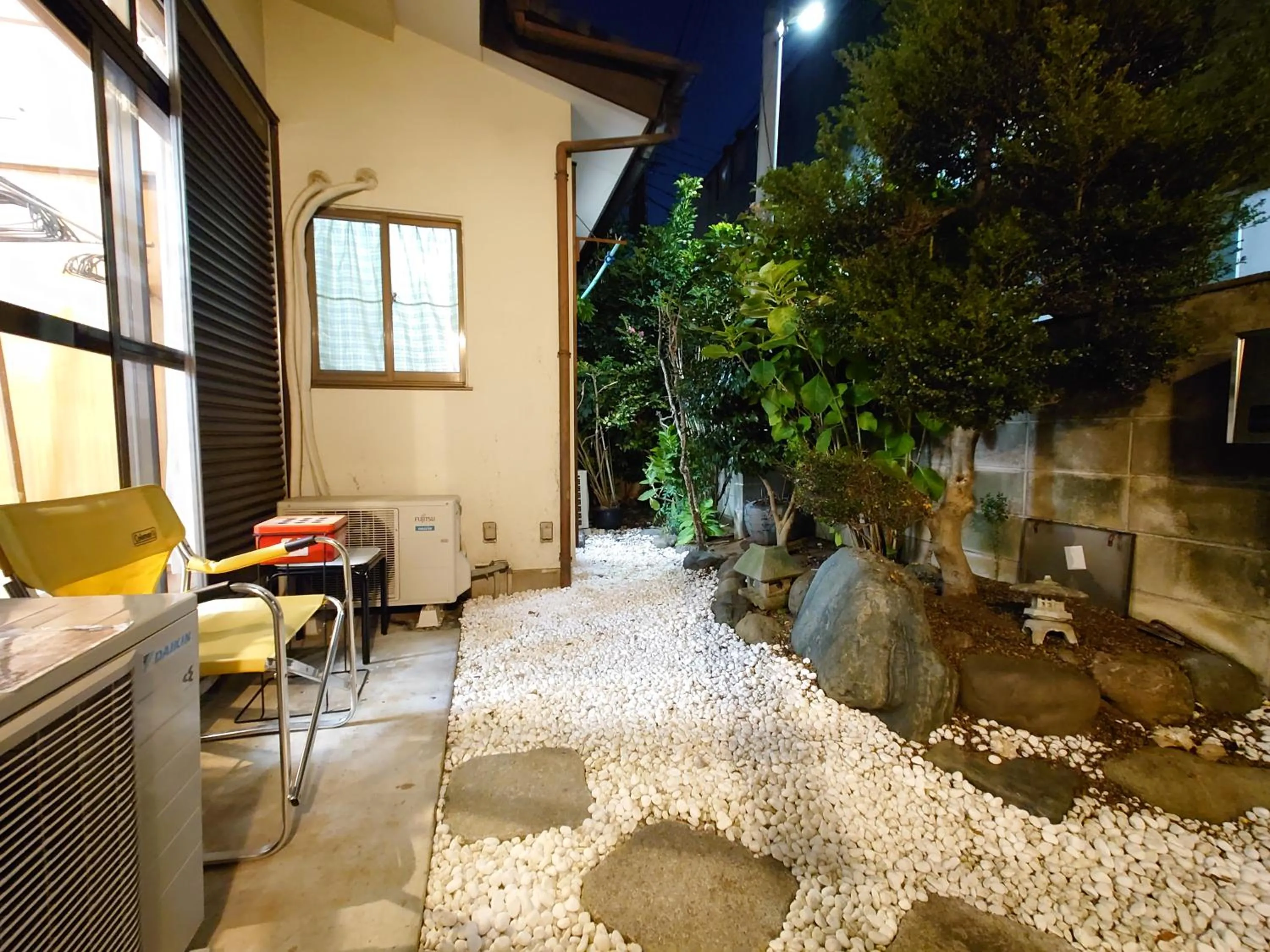 season guest house in nishi shinjuku 100 square meters, 4 bedrooms, 2 living rooms