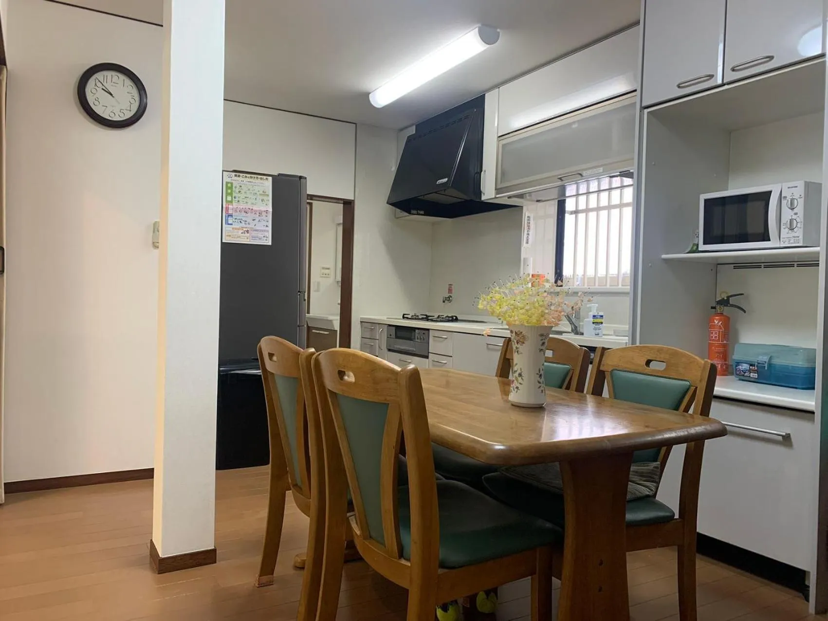 season guest house in nishi shinjuku 100 square meters, 4 bedrooms, 2 living rooms