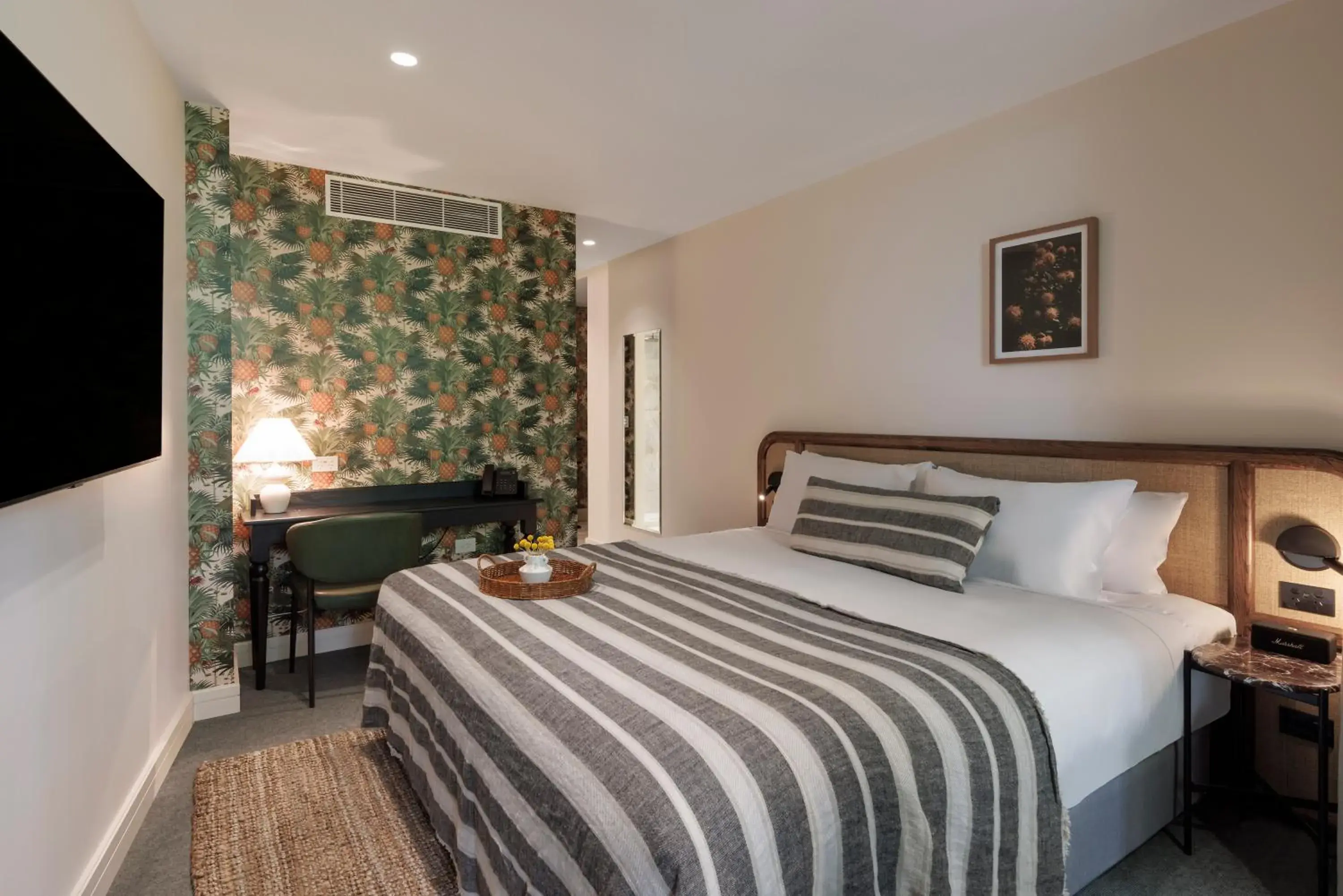 The Surry in 202 Elizabeth The Surry in 202 Elizabeth