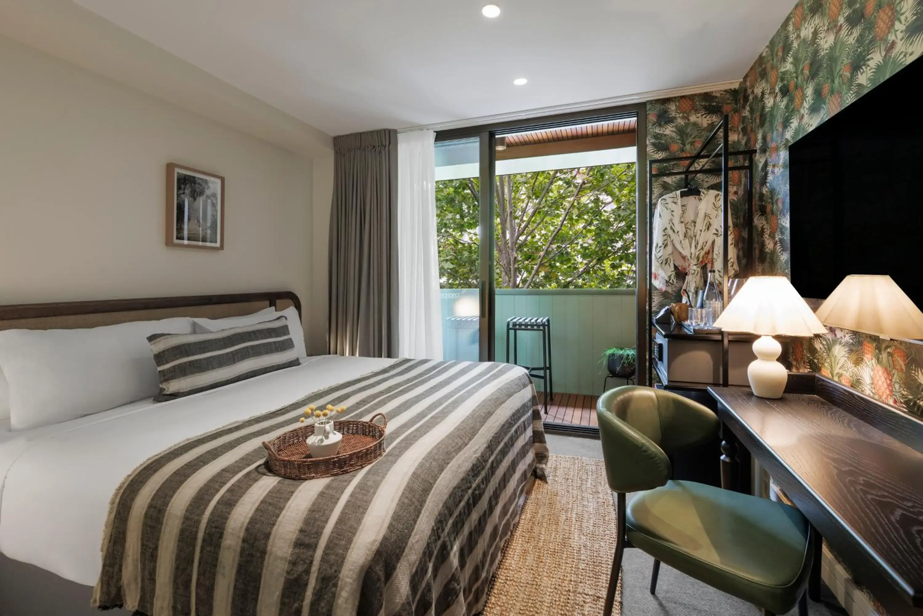 The Oxford in 202 Elizabeth The Oxford in 202 Elizabeth