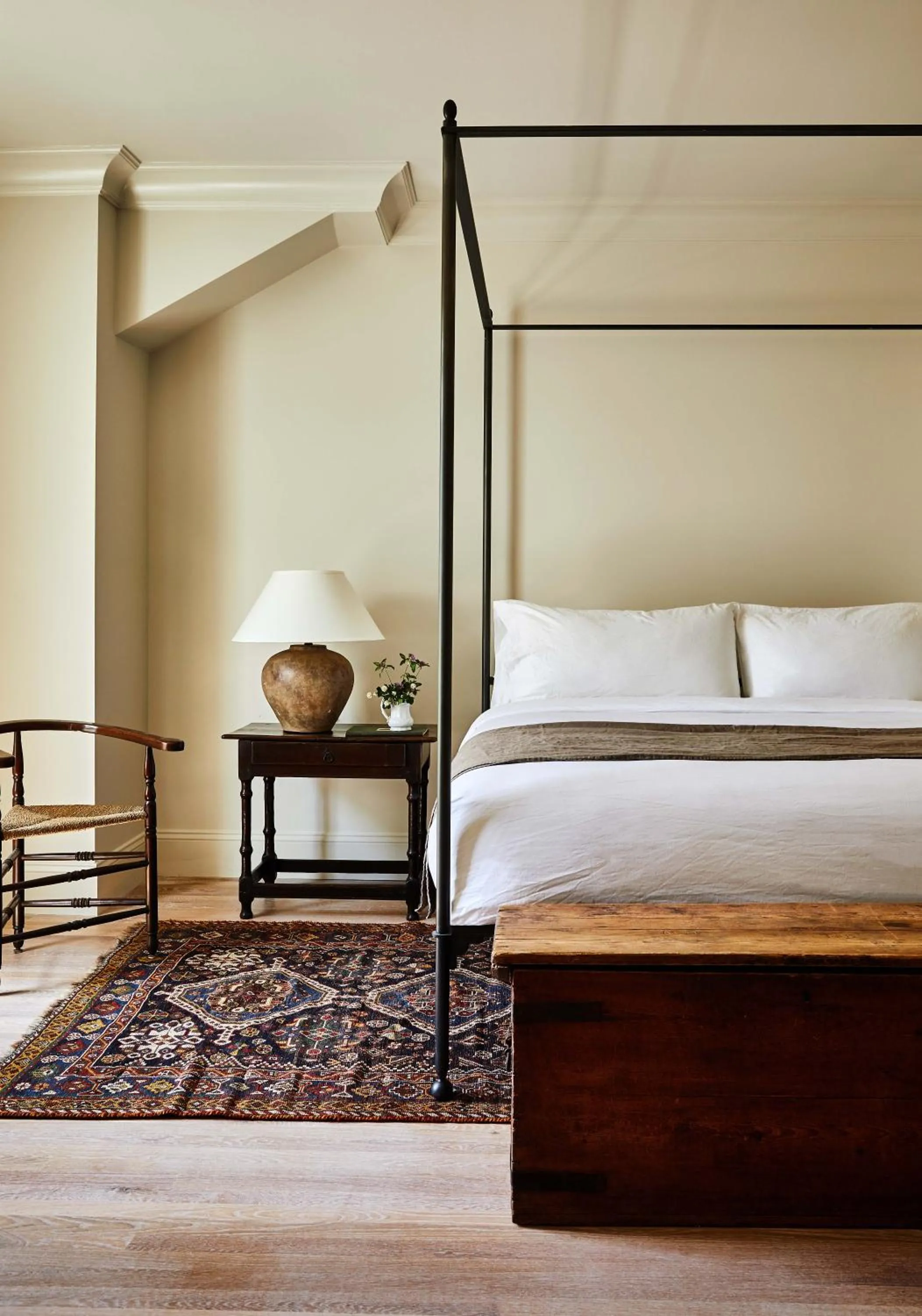 Bedroom, Bed in Inness