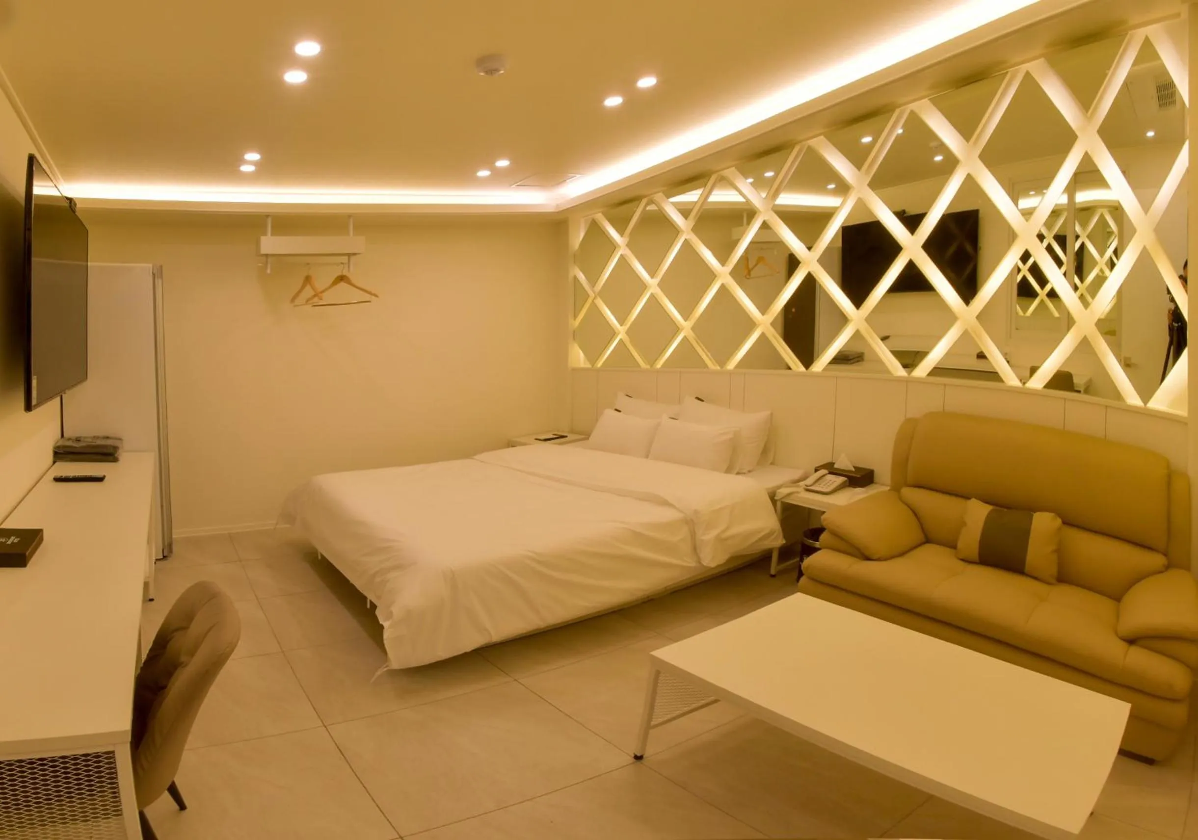 Bed in Gwangju Brown Dot Chungjang