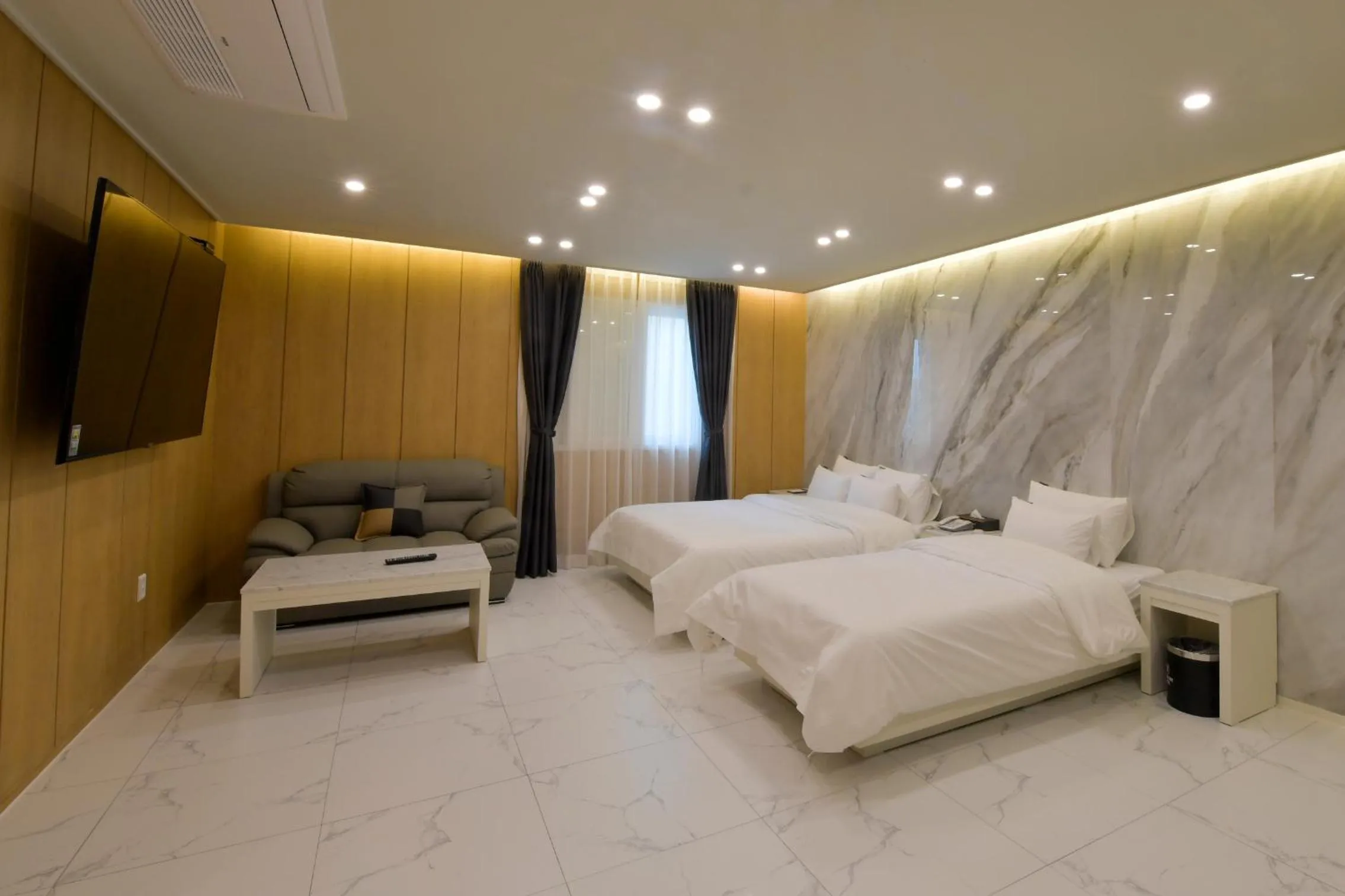 Bed in Gwangju Brown Dot Chungjang