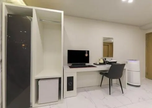 hair dresser in Gwangju Brown Dot Chungjang