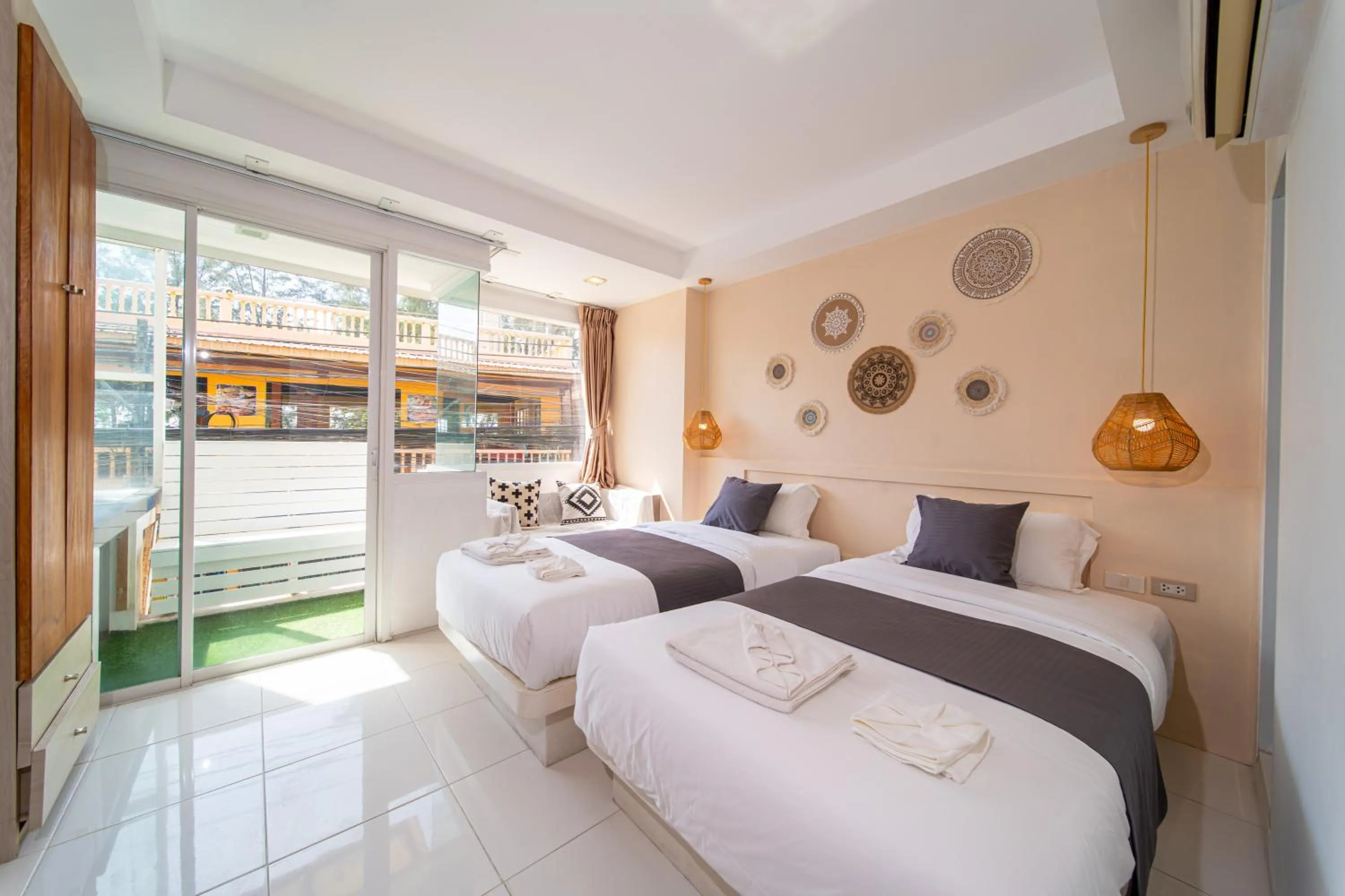 Bed in Catnip Seaside Hotel&Cafe