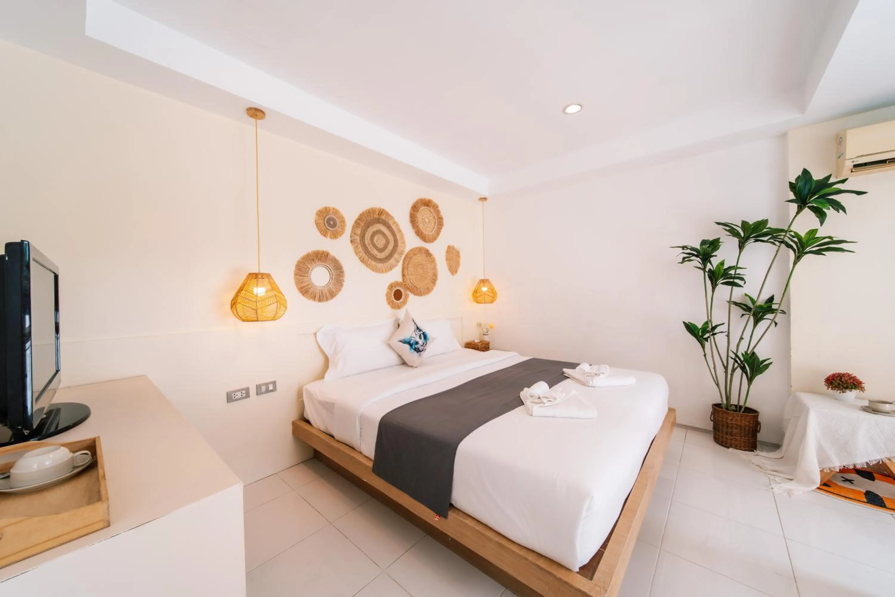 Bed in Catnip Seaside Hotel&Cafe