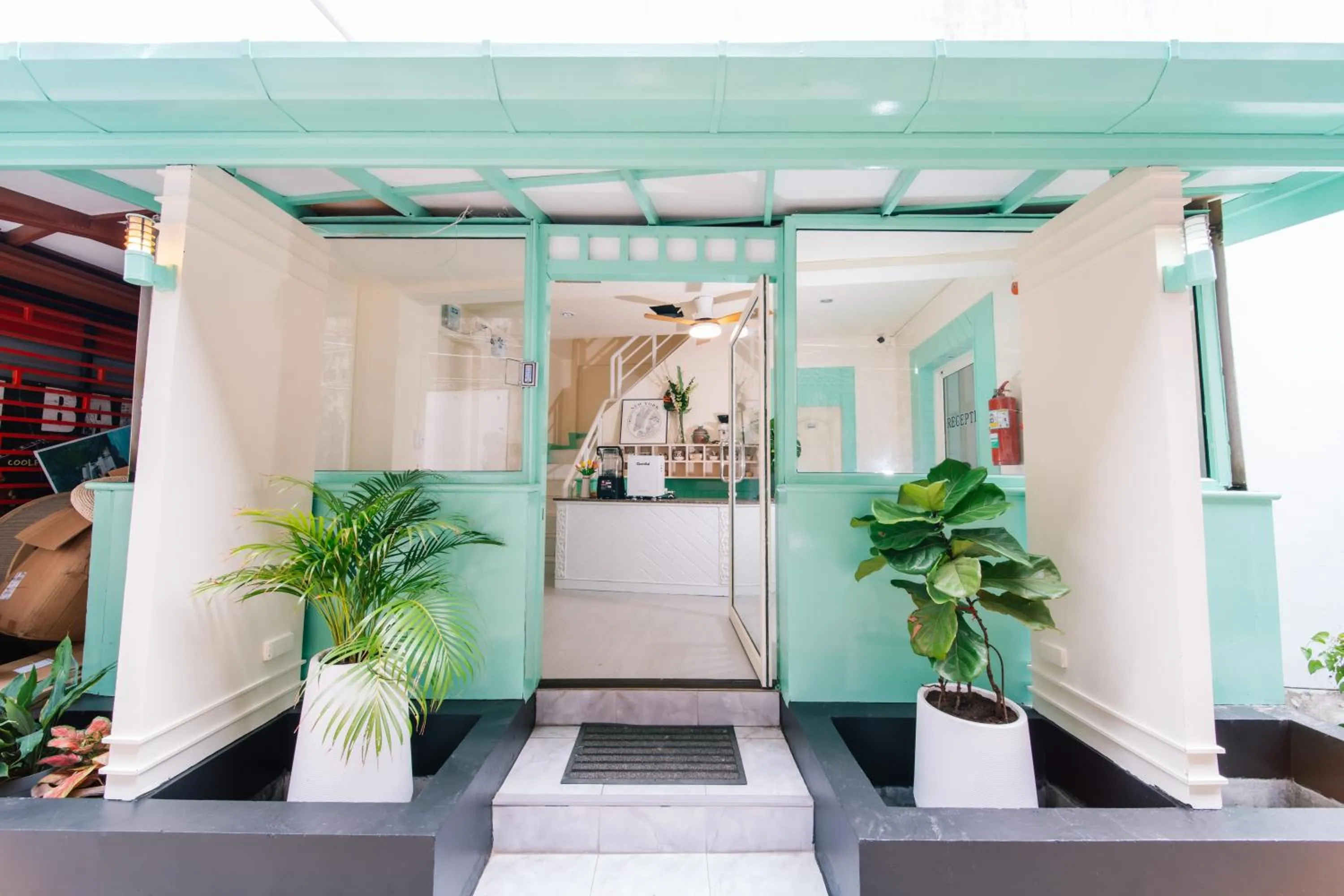 Facade/entrance in Catnip Seaside Hotel&Cafe