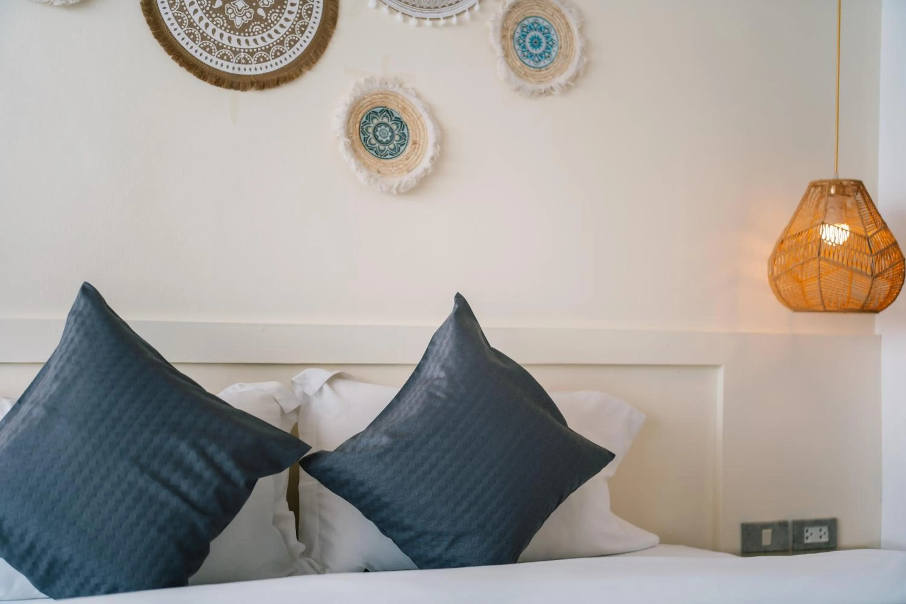 Bed in Catnip Seaside Hotel&Cafe